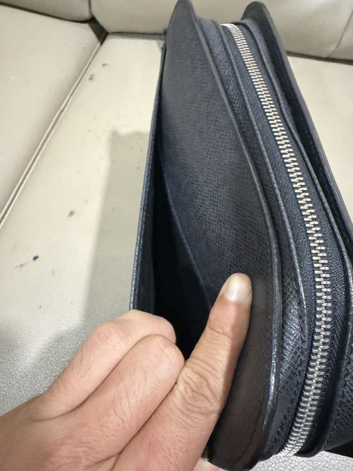 Louis Vuitton Authentic Louis Vuitton Taiga Black Clutch Size ONE SIZE - 10 Thumbnail