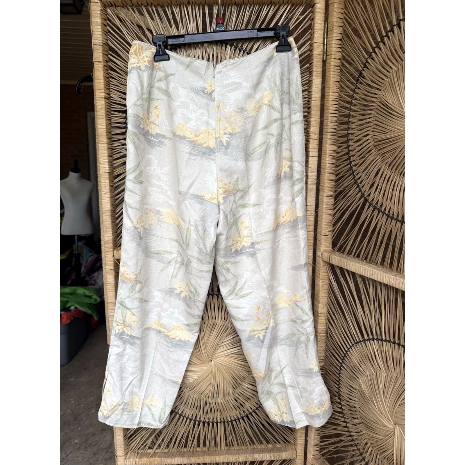 Tommy Bahama Tommy Bahama Pants Women's 10 Tan Floral Hawaiian Aloha Silk Tropical Straight Leg Back Zip Casual Workwear Beach 90s Theme Womens Size 32" / US 10 / IT 46 - 6 Thumbnail