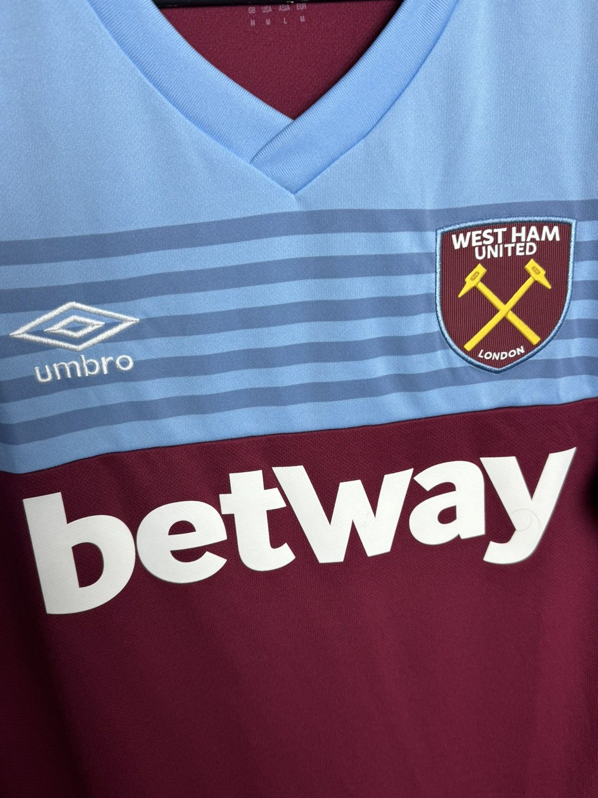 Umbro New West Ham United 19/20 Home Football Jersey Size US M / EU 48-50 / 2 - 3 Thumbnail