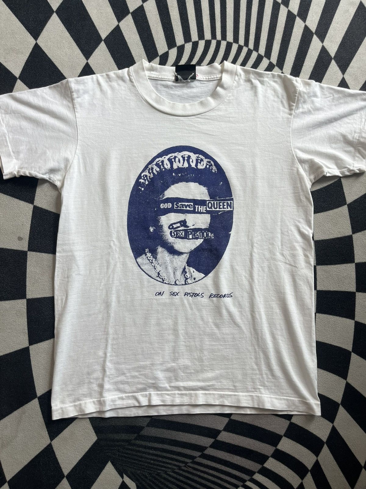 Band Tees Vintage Sex Pistols God Save The Queen 90’s Tshirt Size US M / EU 48-50 / 2 - 4 Thumbnail