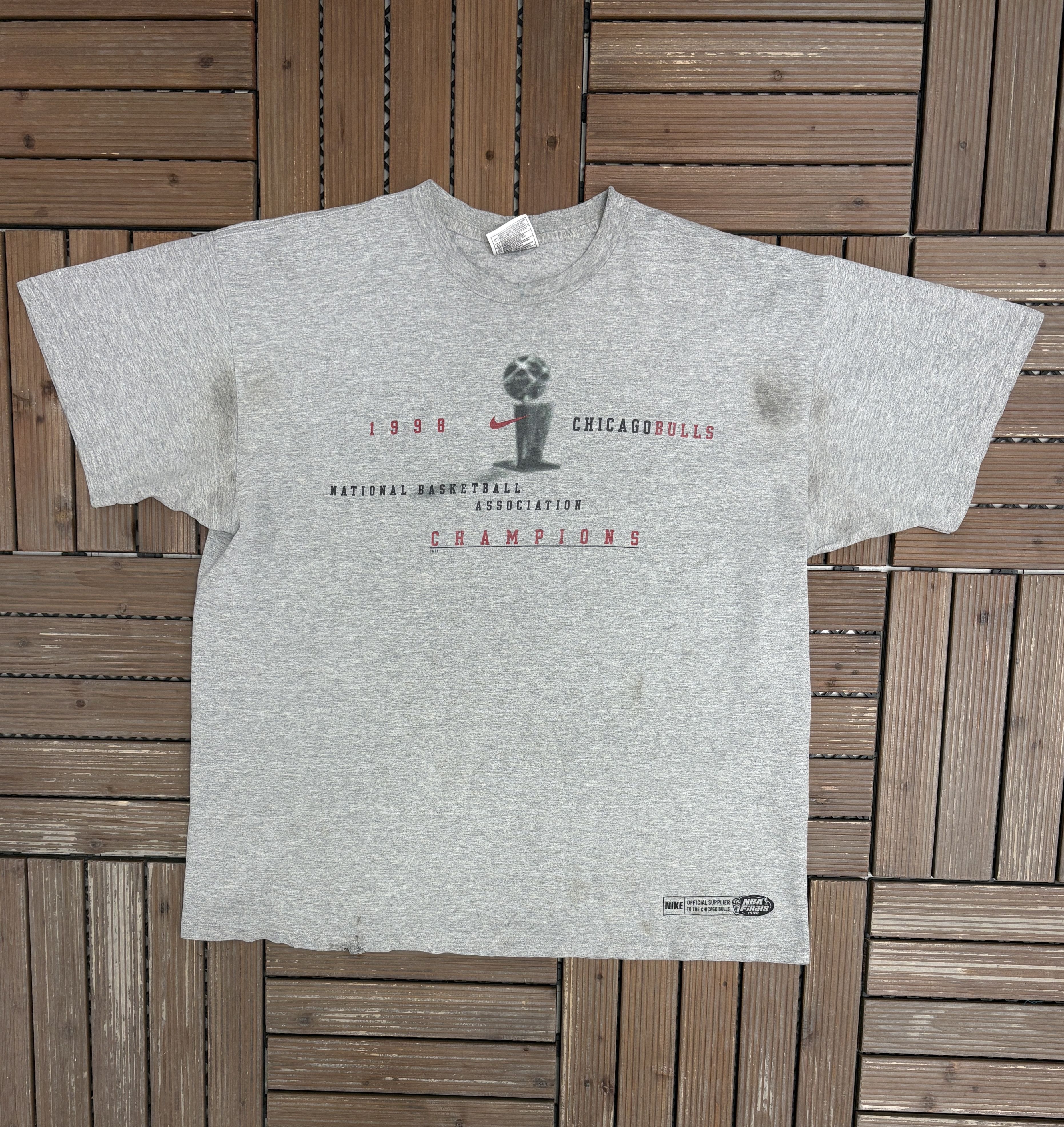 Nike × Vintage Chicago Bulls 1998 Champions Vintage Nike Grey T-Shirt Tee Size US L / EU 52-54 / 3 - 1 Thumbnail