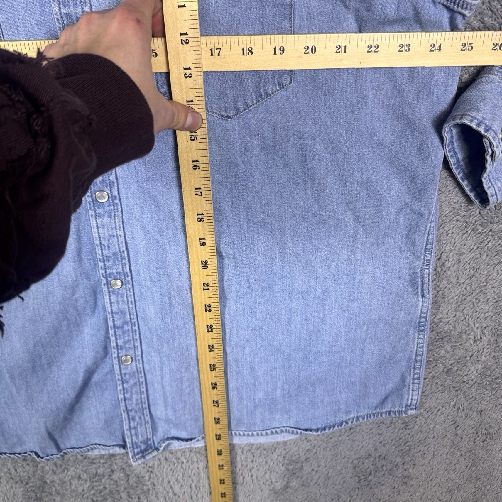 Levi's VINTAGE Levi's Denim Pearl Snap Shirt Men XL Lightwash Western 90s Grunge Cowboy Western Mens XL Blue Denim Pearl Snap Shirt Size US XL / EU 56 / 4 - 7 Thumbnail
