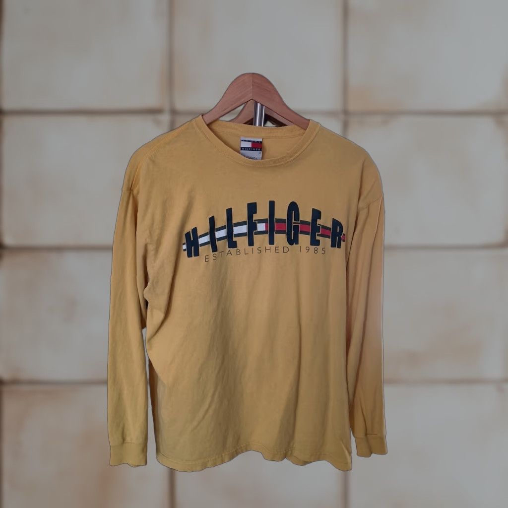 Tommy Hilfiger VINTAGE Tommy Hilfiger T-Shirt Long Sleeve USA Spell Out Yellow M Adult Mens 90s Y2K Grail Size US M / EU 48-50 / 2 - 1 Thumbnail