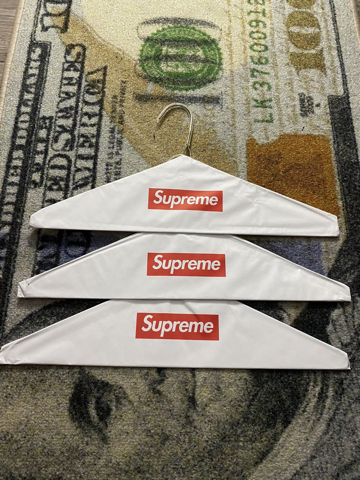 Supreme Supreme Box Logo Wire Hangers (Pack of 3) Size ONE SIZE - 1 Thumbnail