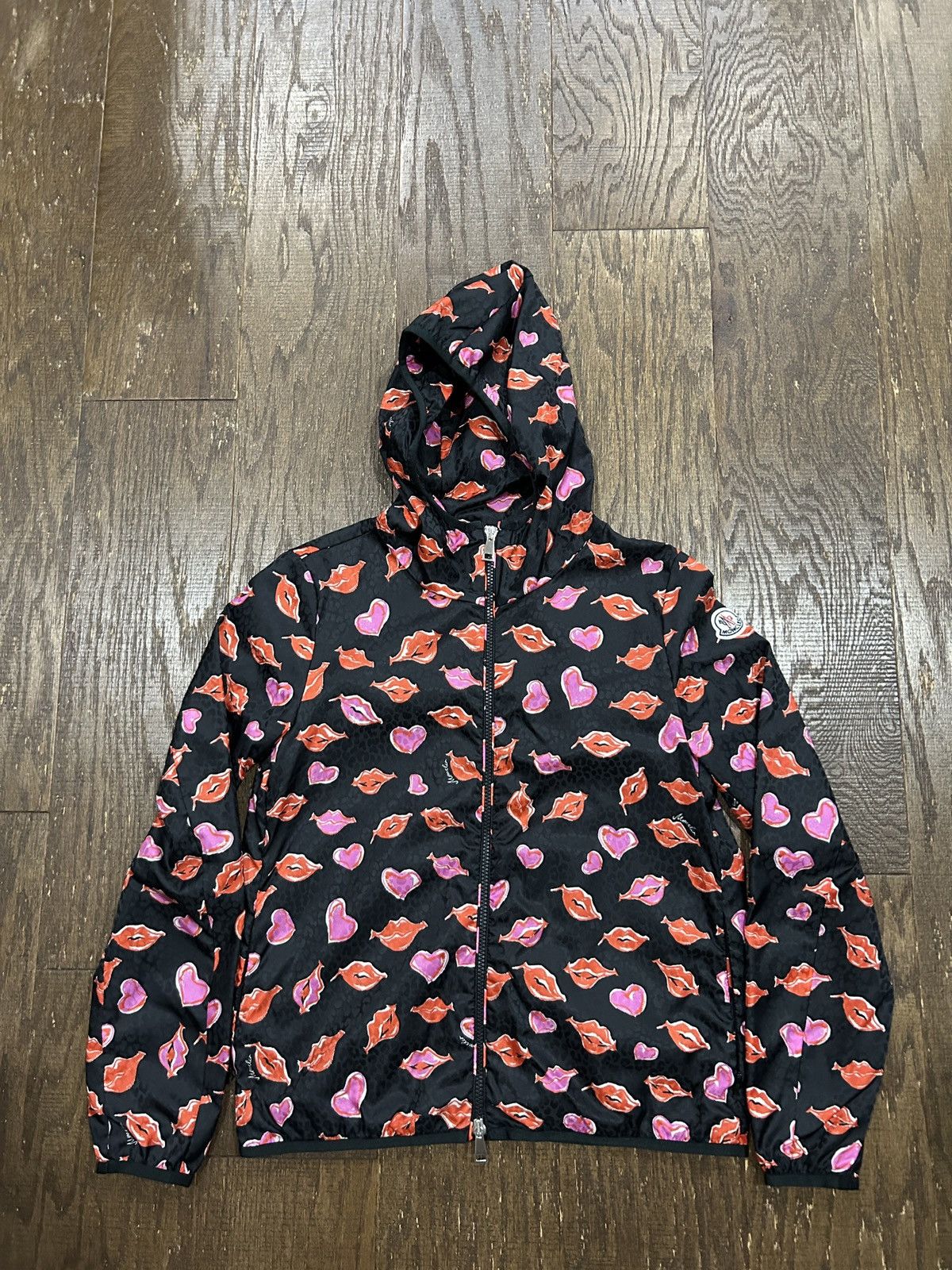 Moncler Moncler Lips and Heart Jacket Size XS / US 0-2 / IT 36-38 - 1 Thumbnail