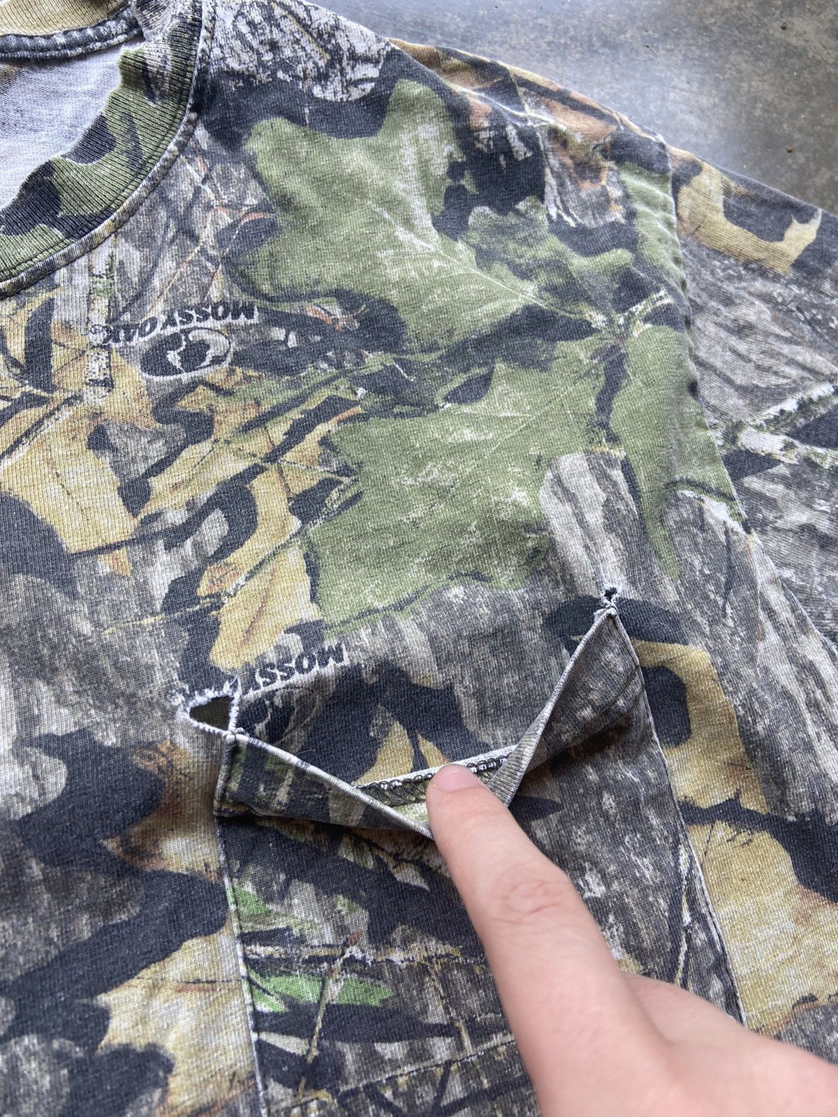 Vintage Crazy Vintage 90’s Distressed Camo T-Shirt XL Size US XL / EU 56 / 4 - 4 Thumbnail