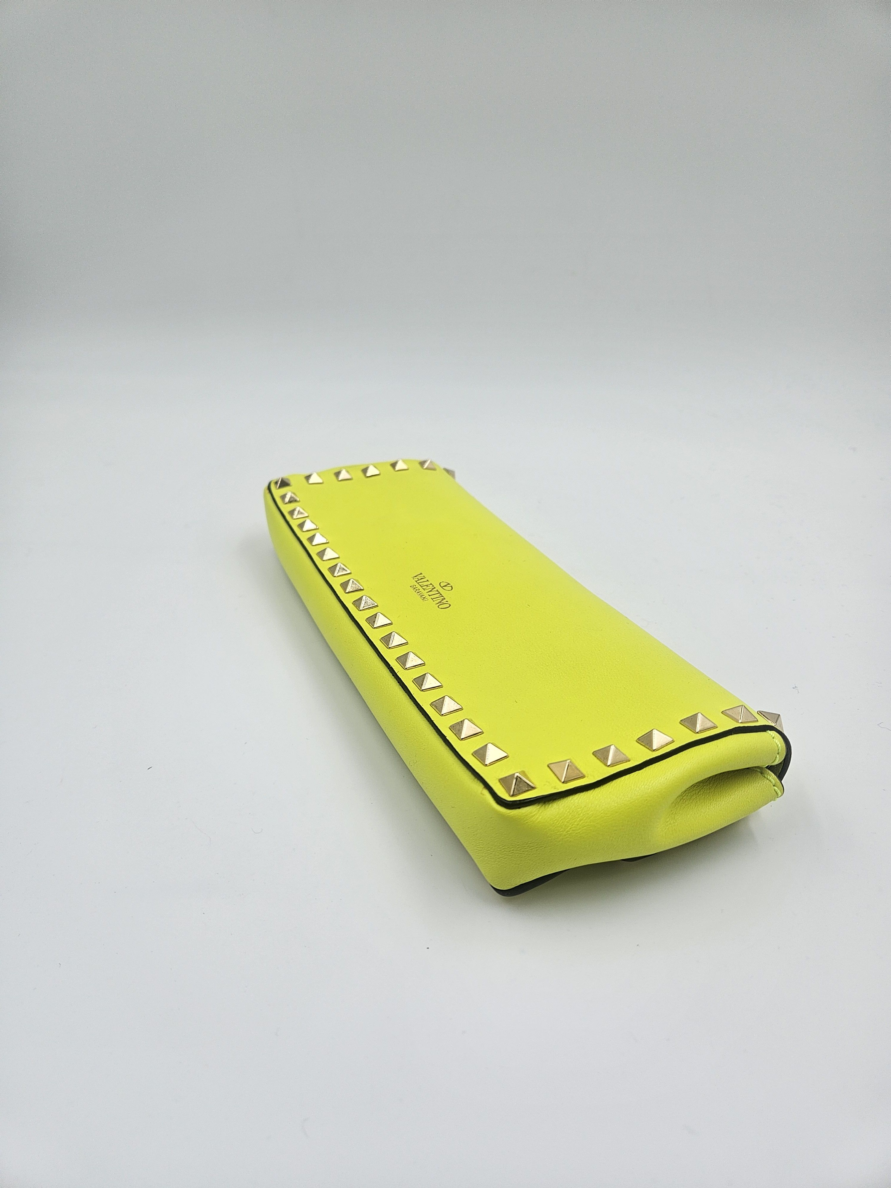 Valentino Valentino Garavani Neon Yellow Rockstud Bracelet Clutch Size ONE SIZE - 3 Thumbnail