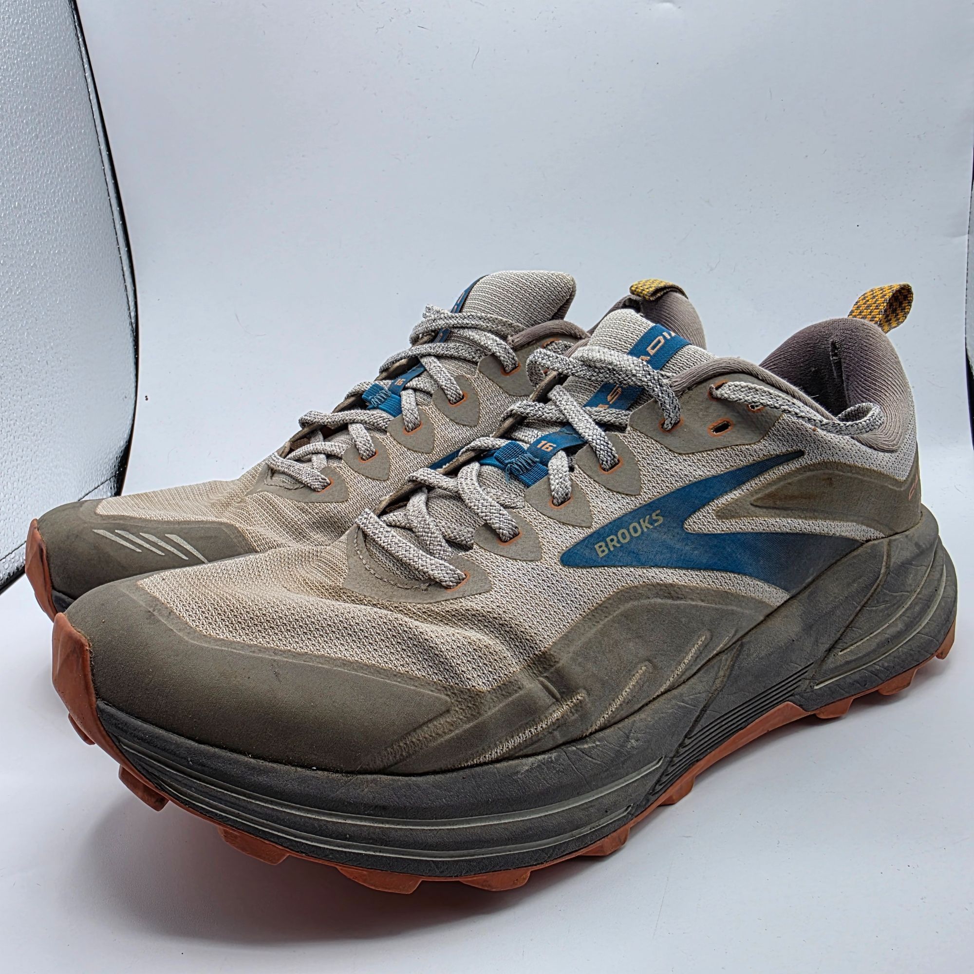 Brooks Brooks Cascadia 16 Mens Size 12 Oyster Mushroom Alloy Orange Size US 12 / EU 45 - 4 Thumbnail