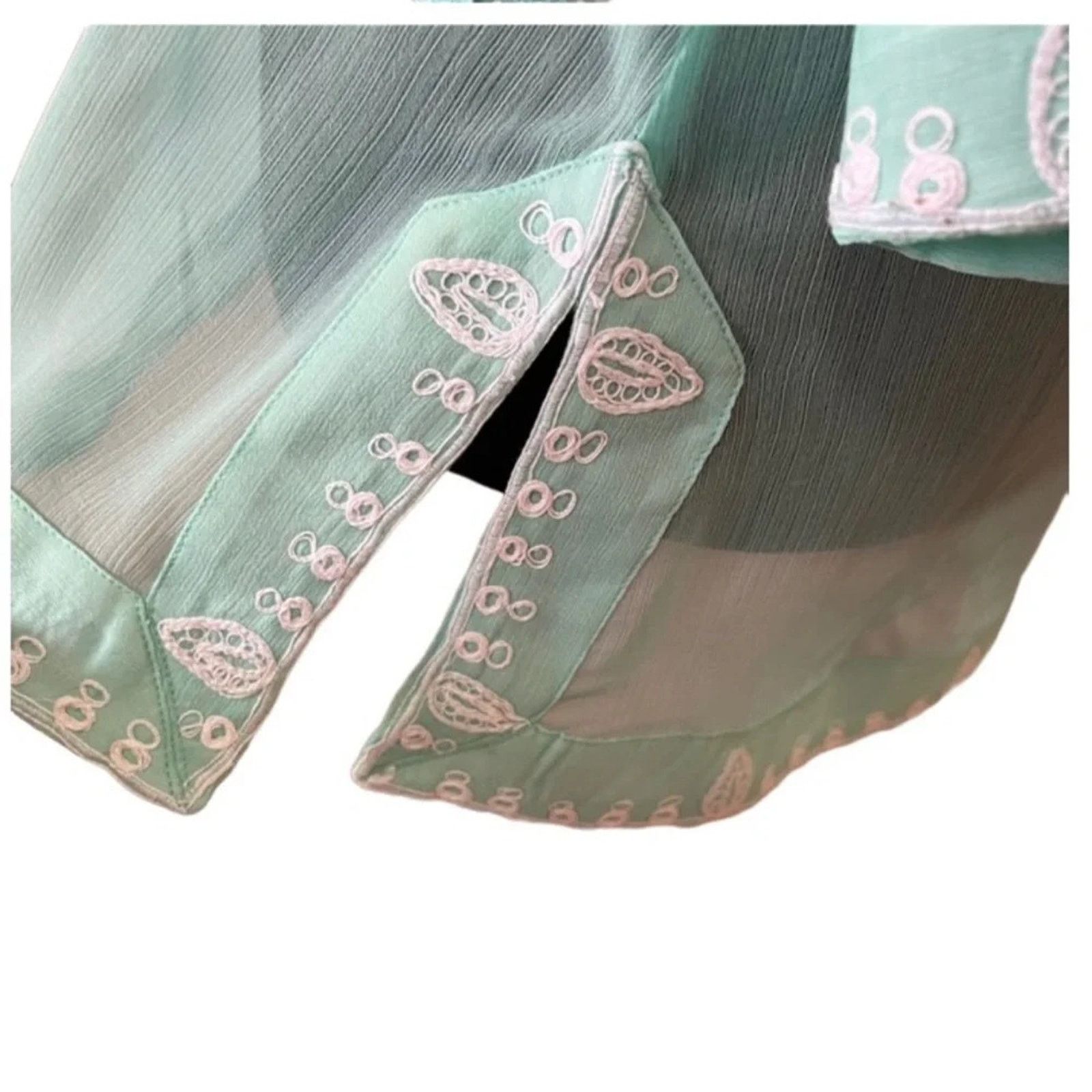 The Unbranded Brand Soft Surroundings mint green embroidered top, size Medium Size M / US 6-8 / IT 42-44 - 4 Thumbnail