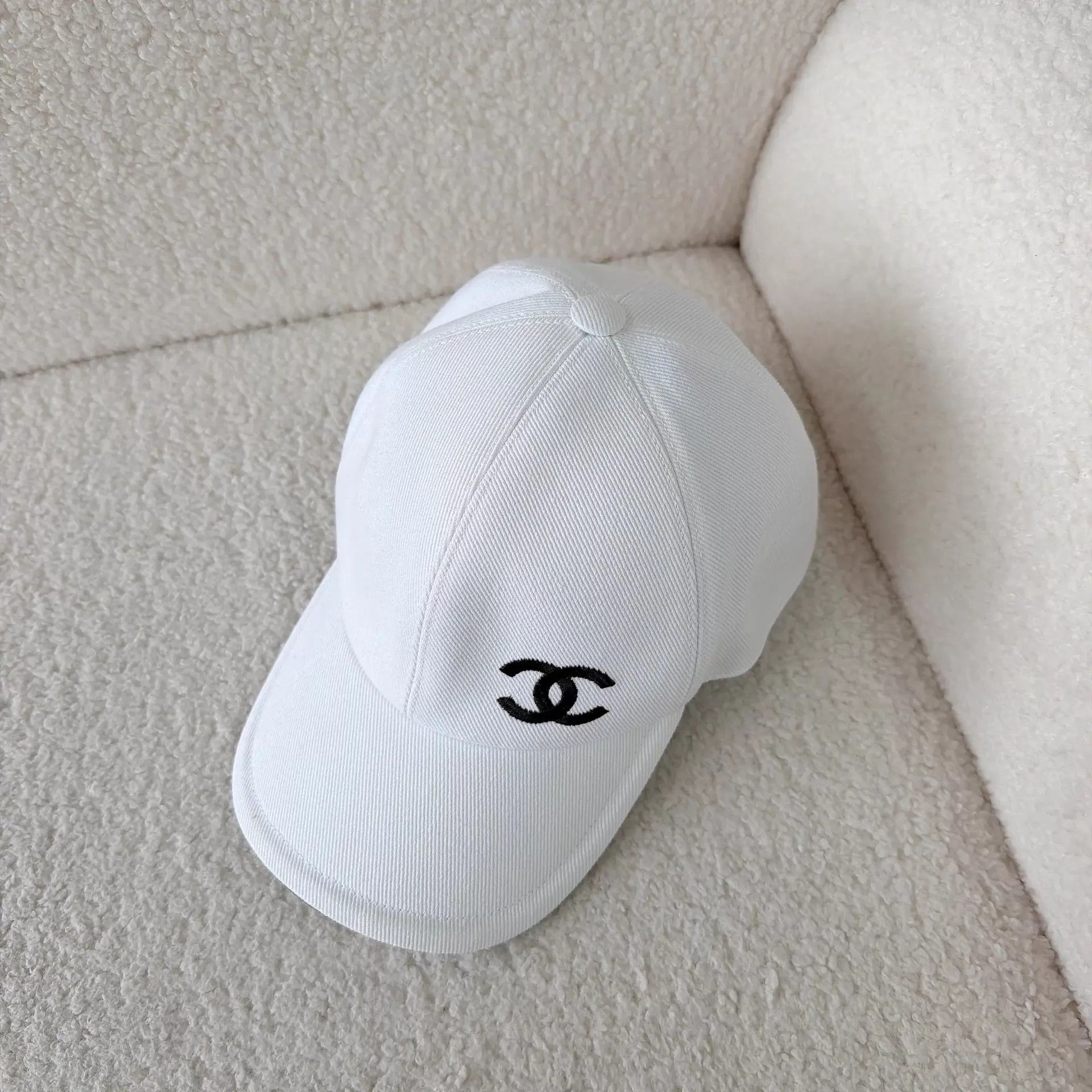 Chanel Chanel 25P White Embroidered Logo Cap Size ONE SIZE - 5 Thumbnail
