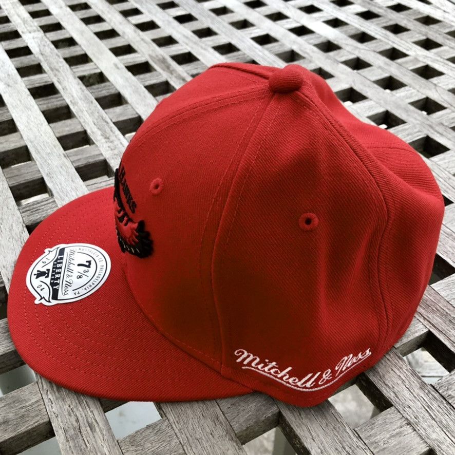Mitchell & Ness Atlanta Hawks 90s Retro Logo Patch NBA HWC Fitted Hat 7 3/8 Size ONE SIZE - 4 Thumbnail