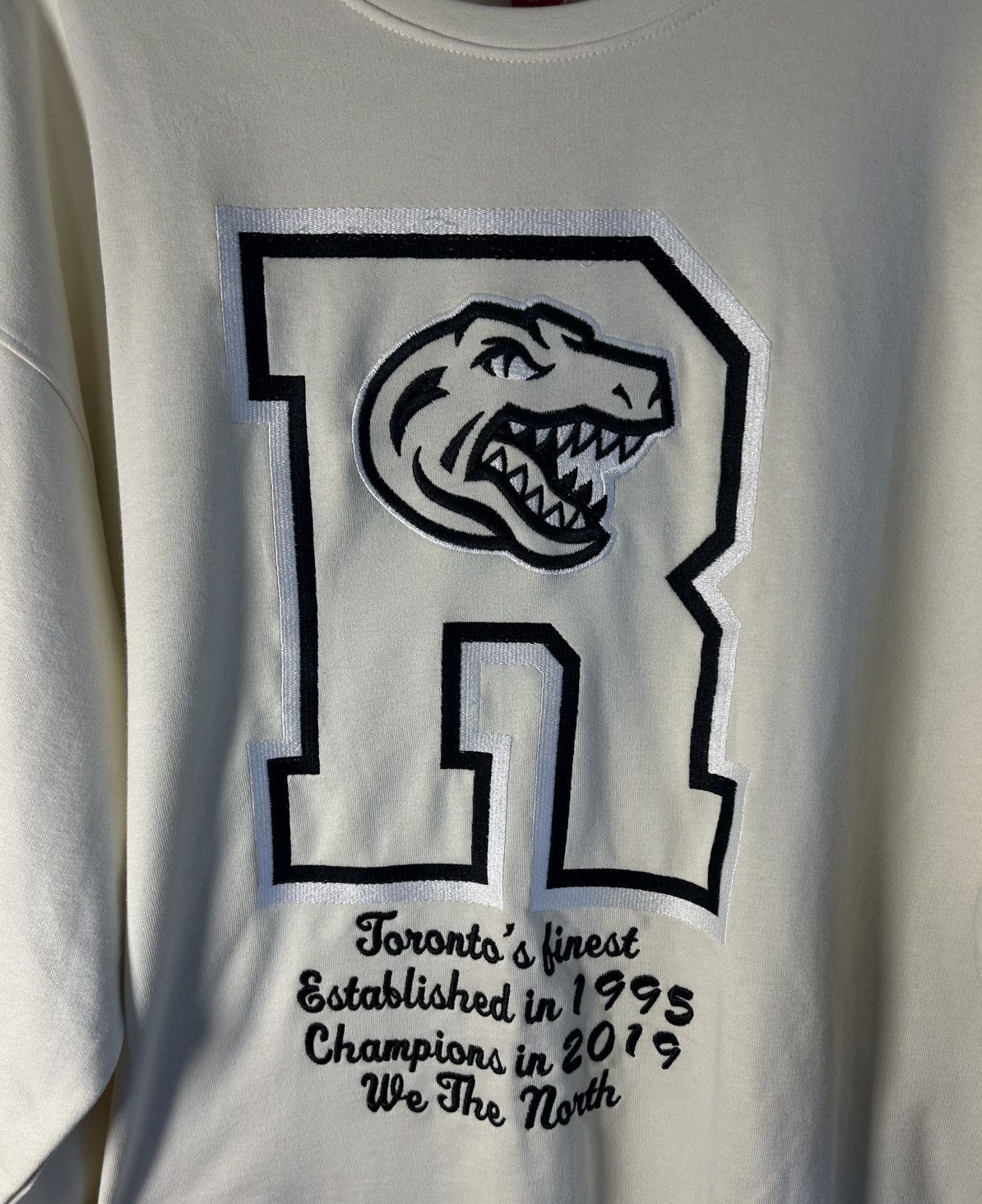 Mitchell & Ness Mitchell & Ness Toronto Raptors Varsity Crewneck Sweater Size US XL / EU 56 / 4 - 4 Thumbnail