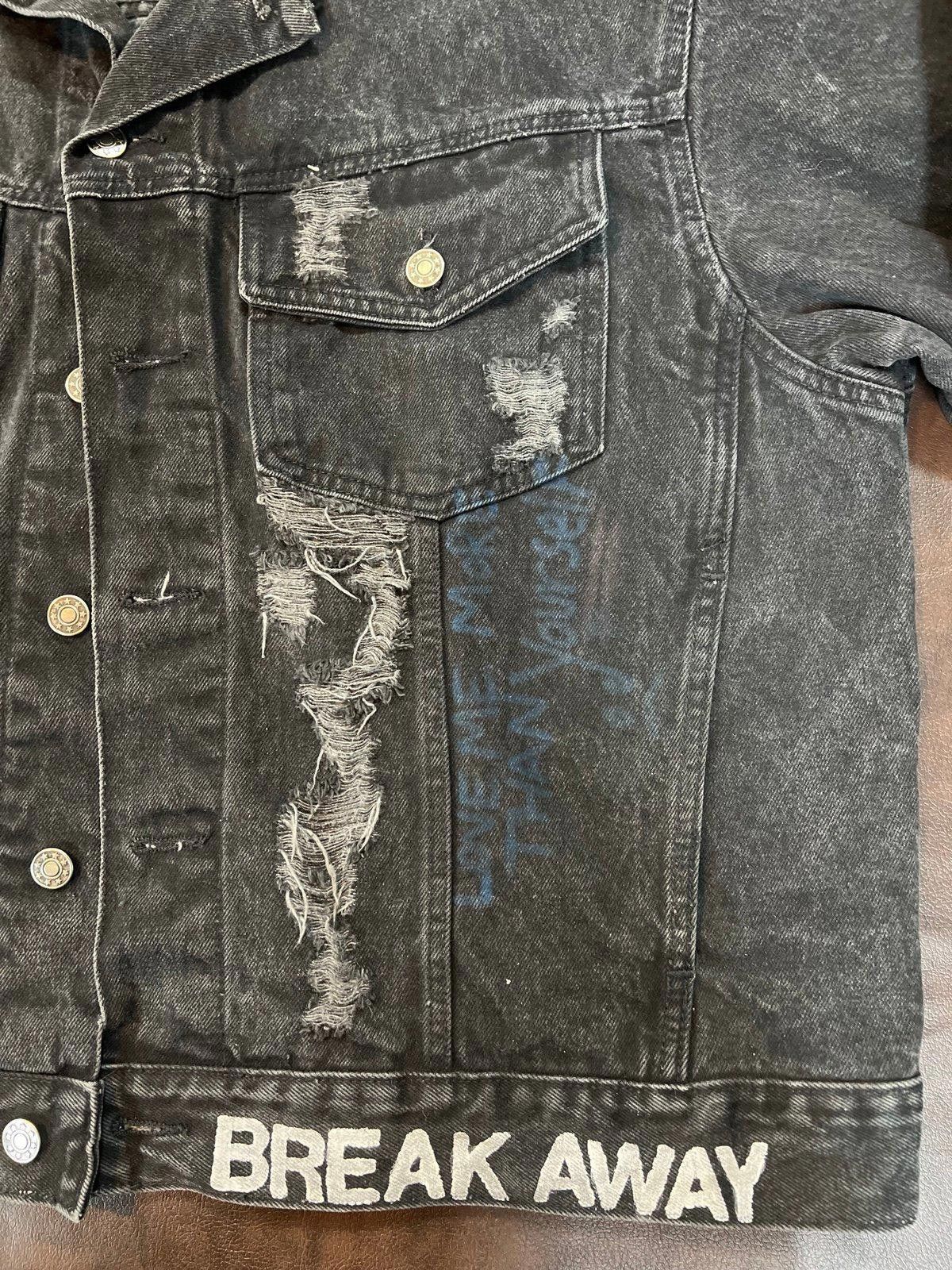 Designer Vintage Distressed Black Denim Jacket with Bold Graphics Size XXL / US 16-18 / IT 52-54 - 5 Thumbnail