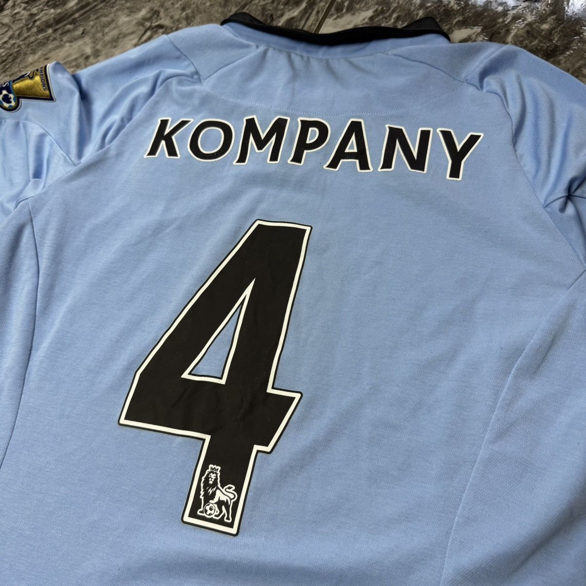 Umbro 2012-13 Manchester City Home Shirt Kompany #4 Size US S / EU 44-46 / 1 - 6 Thumbnail