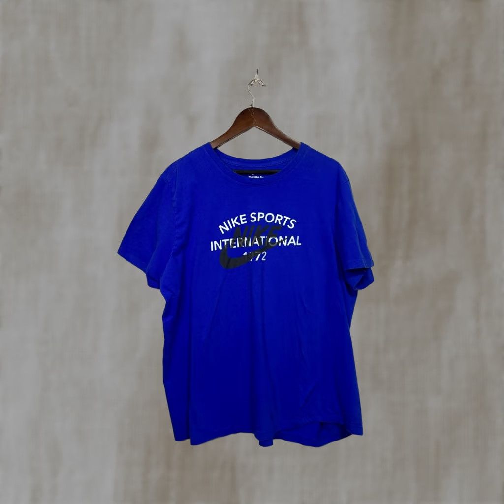 Nike Nike Sports International 1972 T-Shirt XXL Blue Men Crew Neck Short Sleeve Cotton Graphic Print Nike Swoosh Vintage No Size US XXL / EU 58 / 5 - 1 Thumbnail