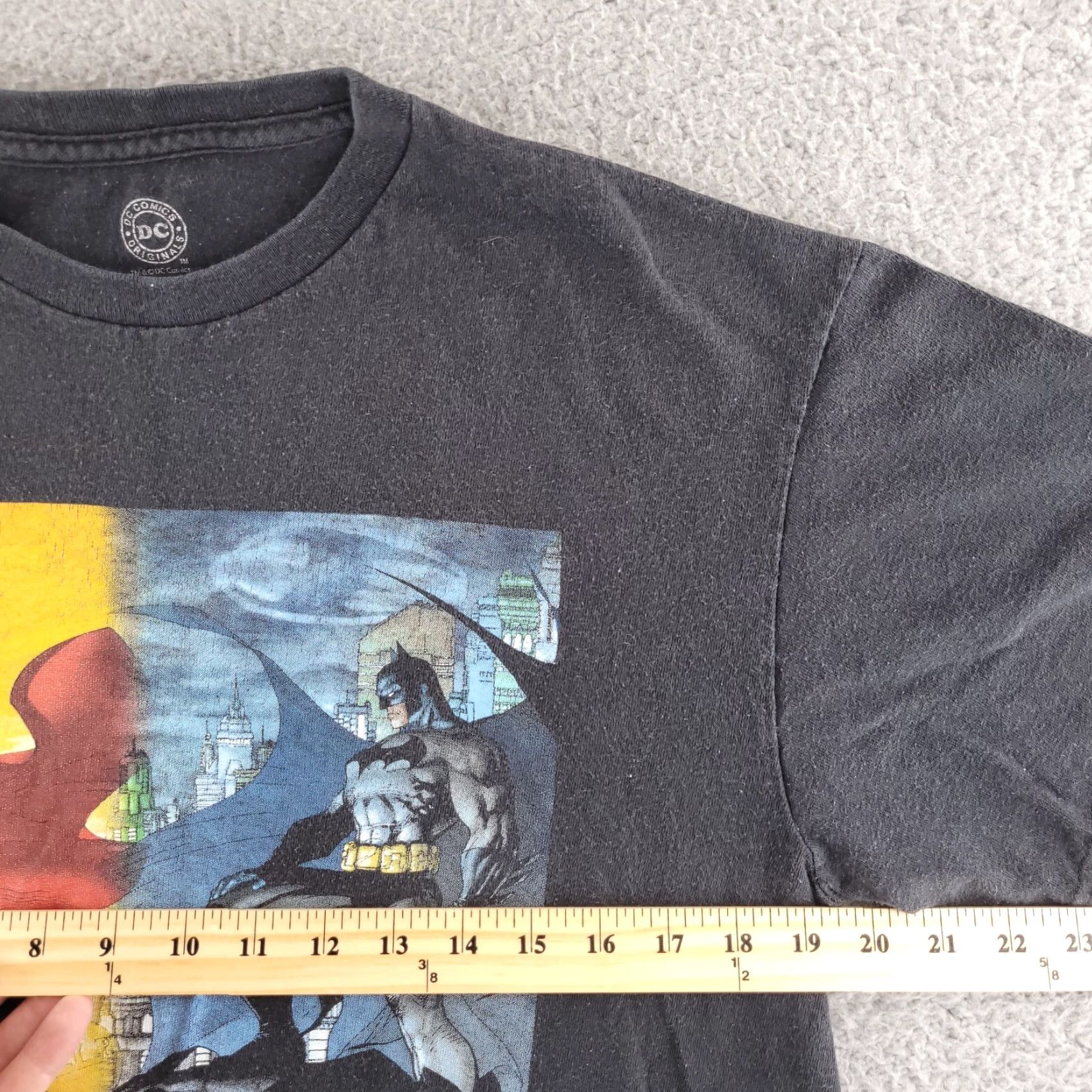 Vintage DC Batman vs Superman T Shirt Mens Large Black Short Sleeve Faded Distressed Shirt Mens DC Size US L / EU 52-54 / 3 - 5 Thumbnail