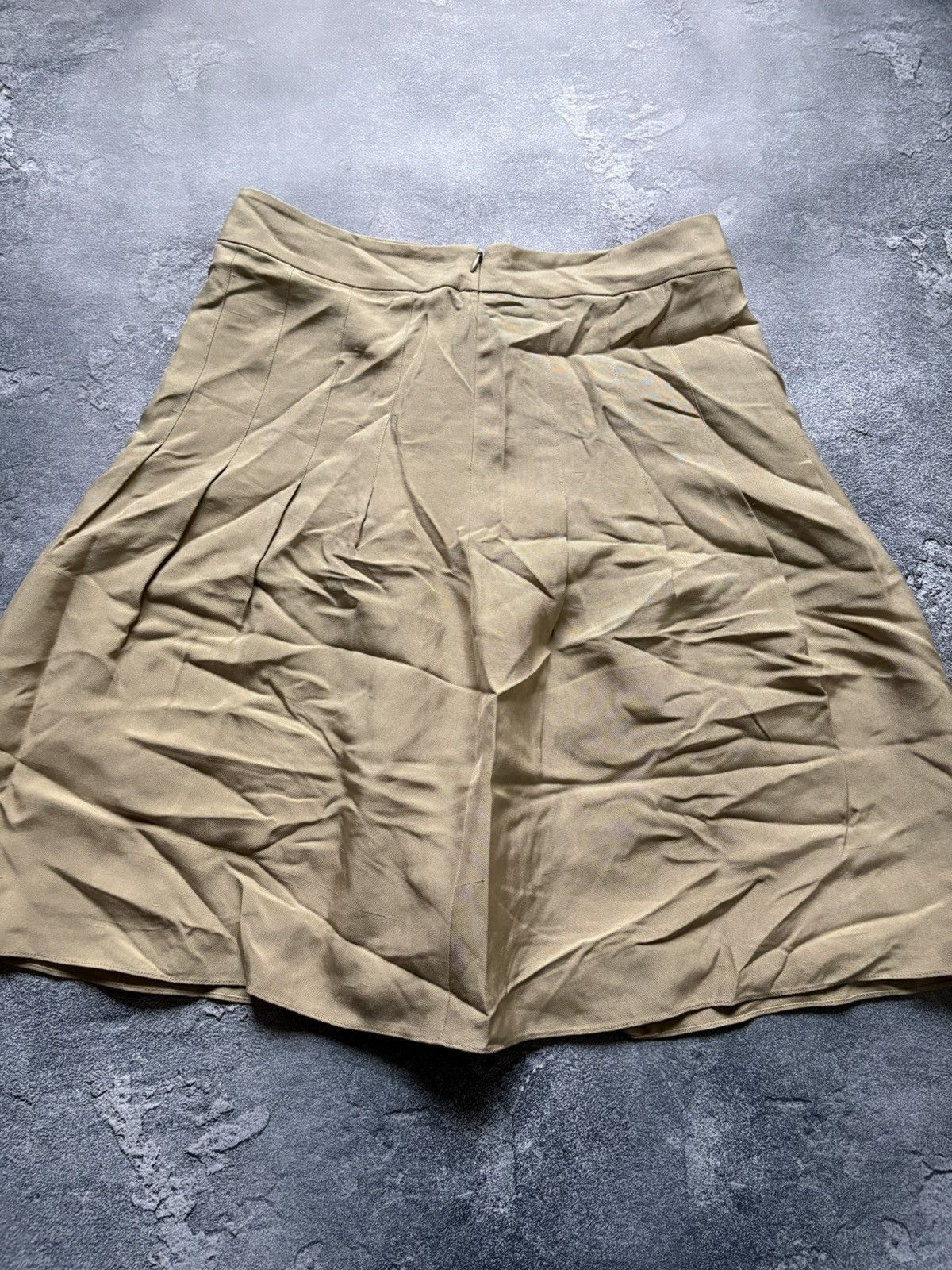 Ralph Lauren Purple Label Ralph Lauren Purple Label Luxury Beige Silk Skirt Size 4 Size 25" / US 0 / IT 36 - 7 Thumbnail