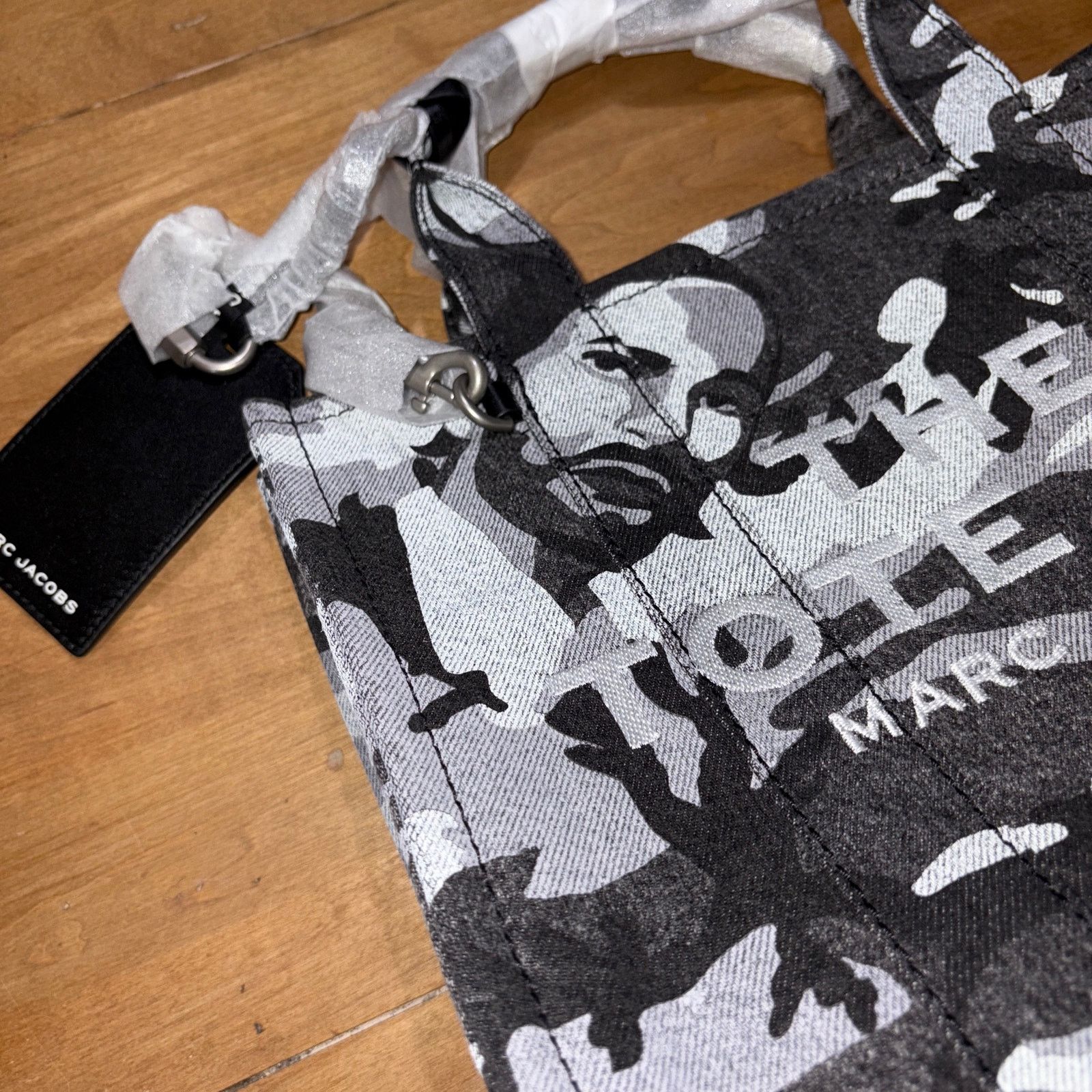 Marc Jacobs NWT Marc Jacobs The Camo Jacquard Large Tote Bag Grey Camo Size ONE SIZE - 2 Thumbnail