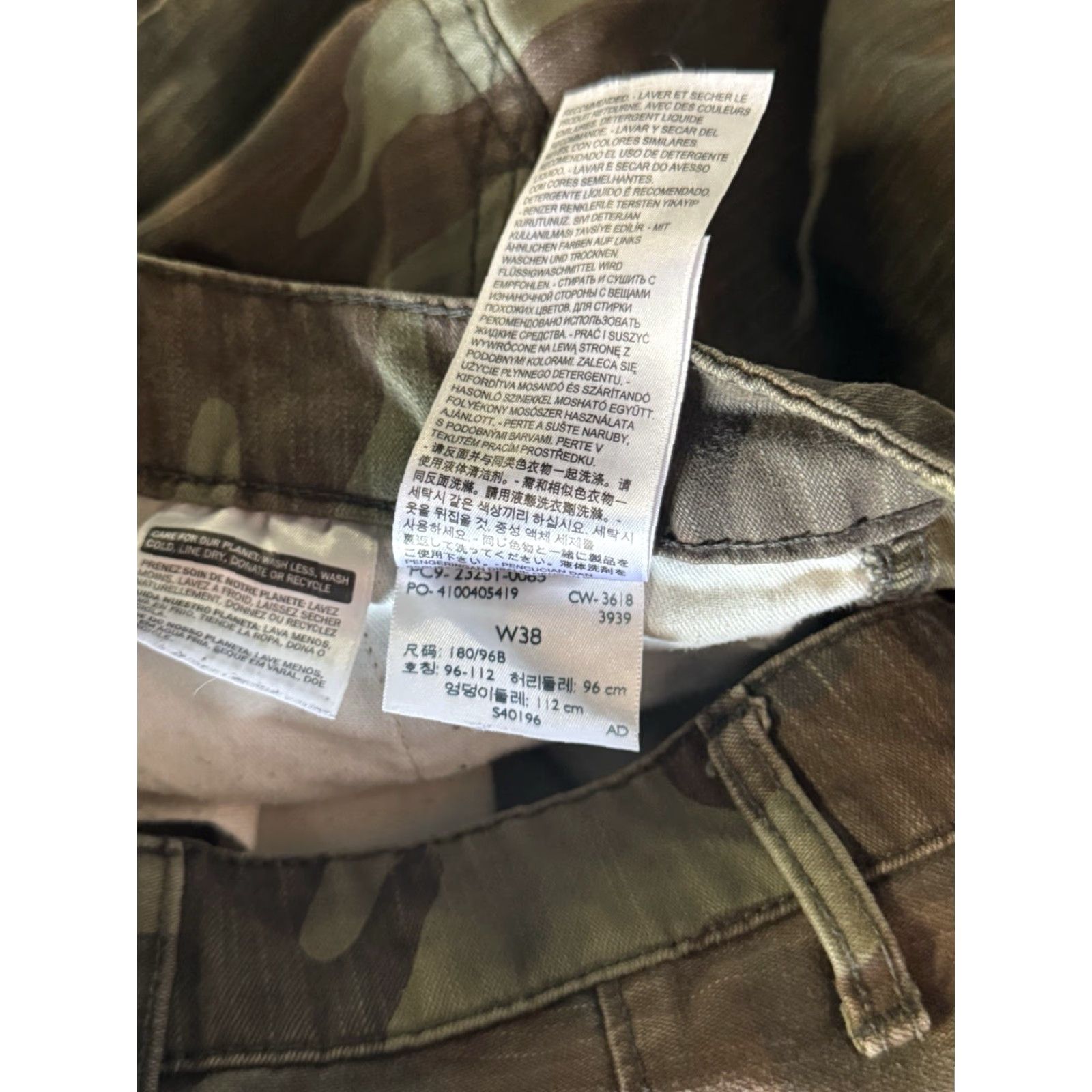 Levi's Levi's Mens Multicolor Cargo Shorts Size 38 User: Levi's Mens Multicolor Cargo Shorts Size 38 Size US 38 / EU 54 - 3 Thumbnail