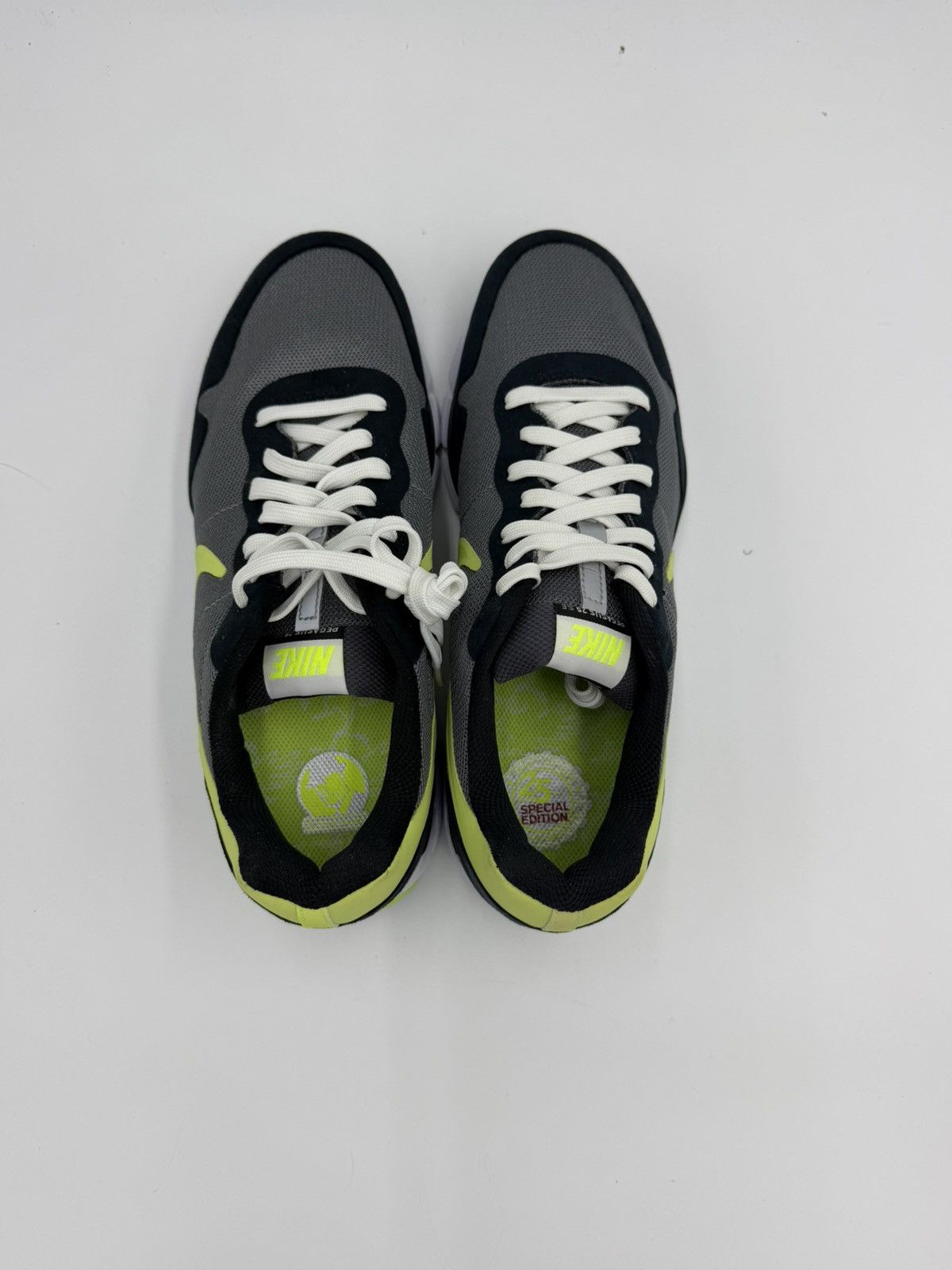 Nike Air Pegasus 25 SE Friends & Family Wooden box w/ Accesories Size US 10 / EU 43 - 4 Thumbnail