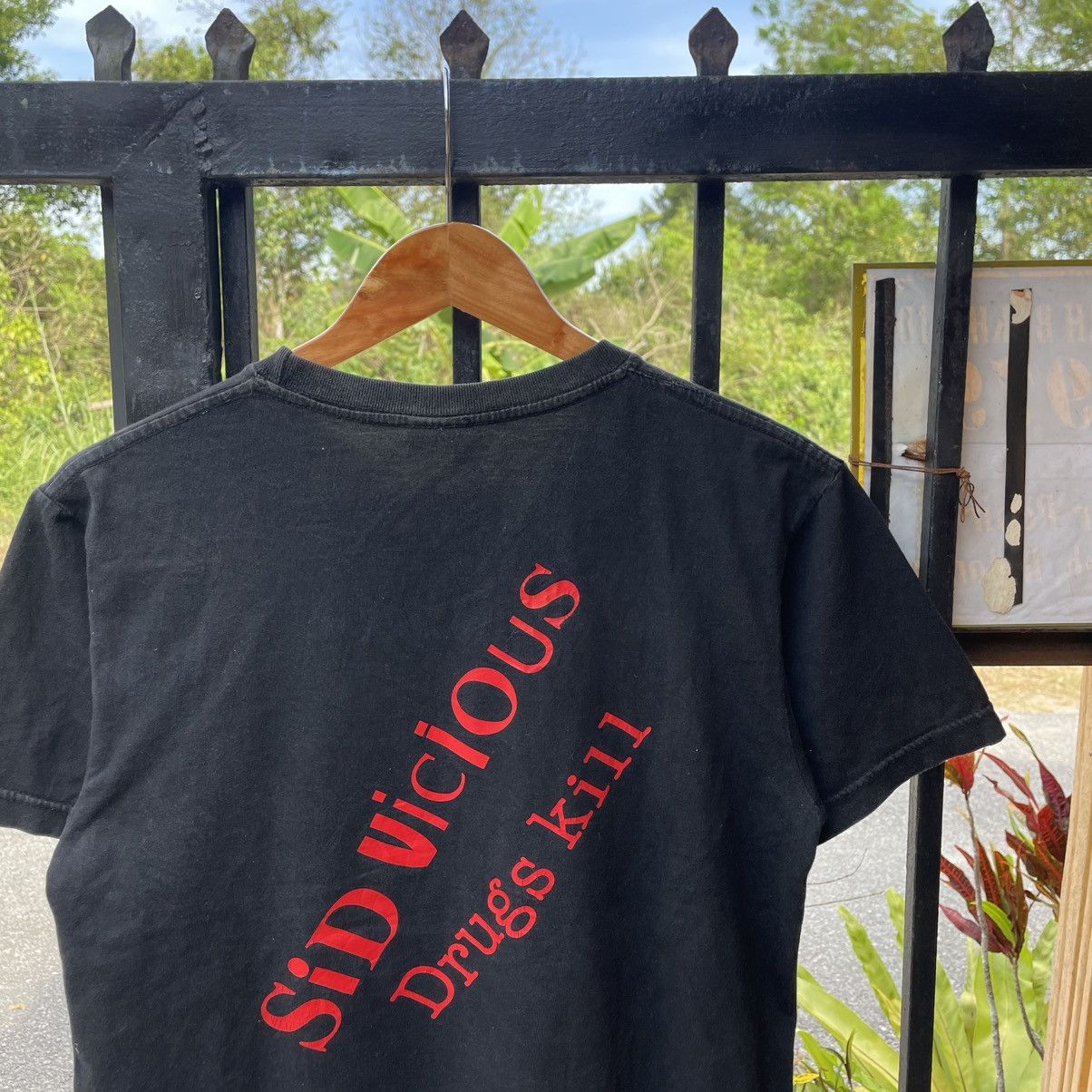 Band Tees 🔥Vintage Sid Vicious Drugs Kills OG Design Promo Music Tee Size US S / EU 44-46 / 1 - 3 Thumbnail