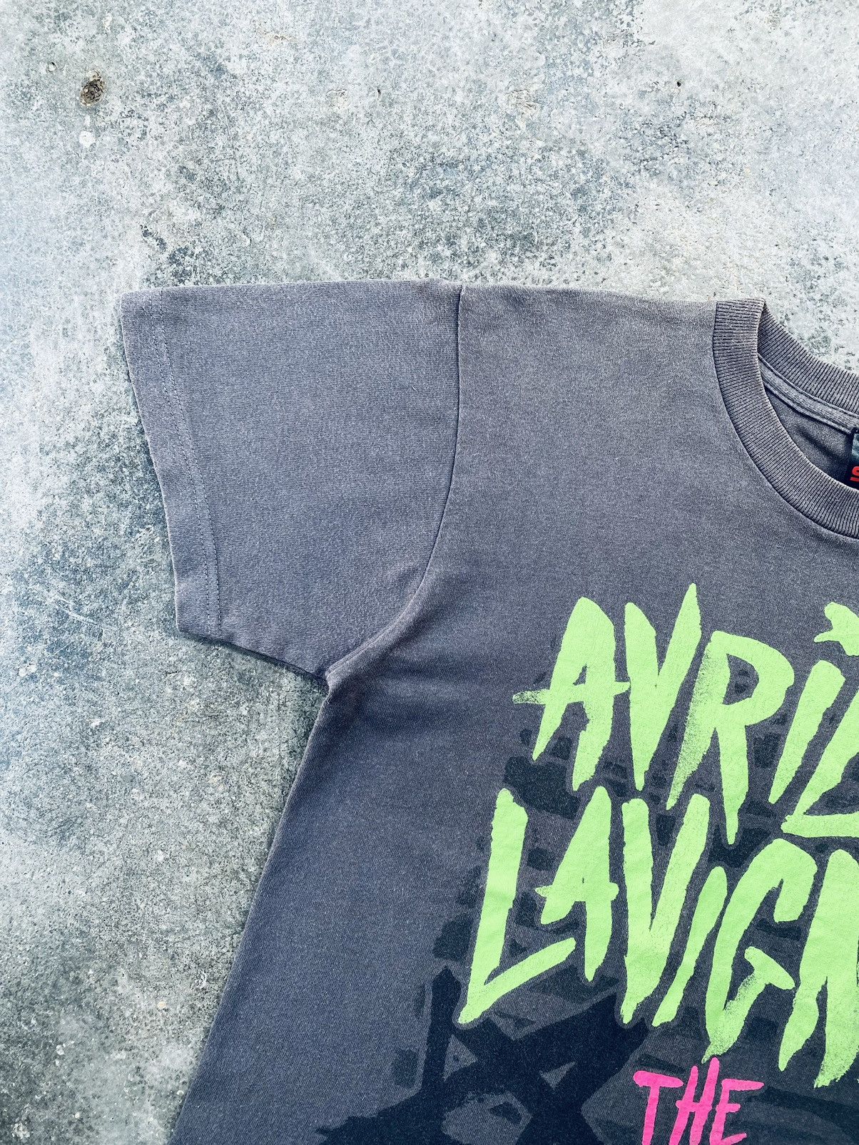 Band Tees Vintage Anvil Lavigne The Black Star Tour Tees Size US S / EU 44-46 / 1 - 6 Thumbnail