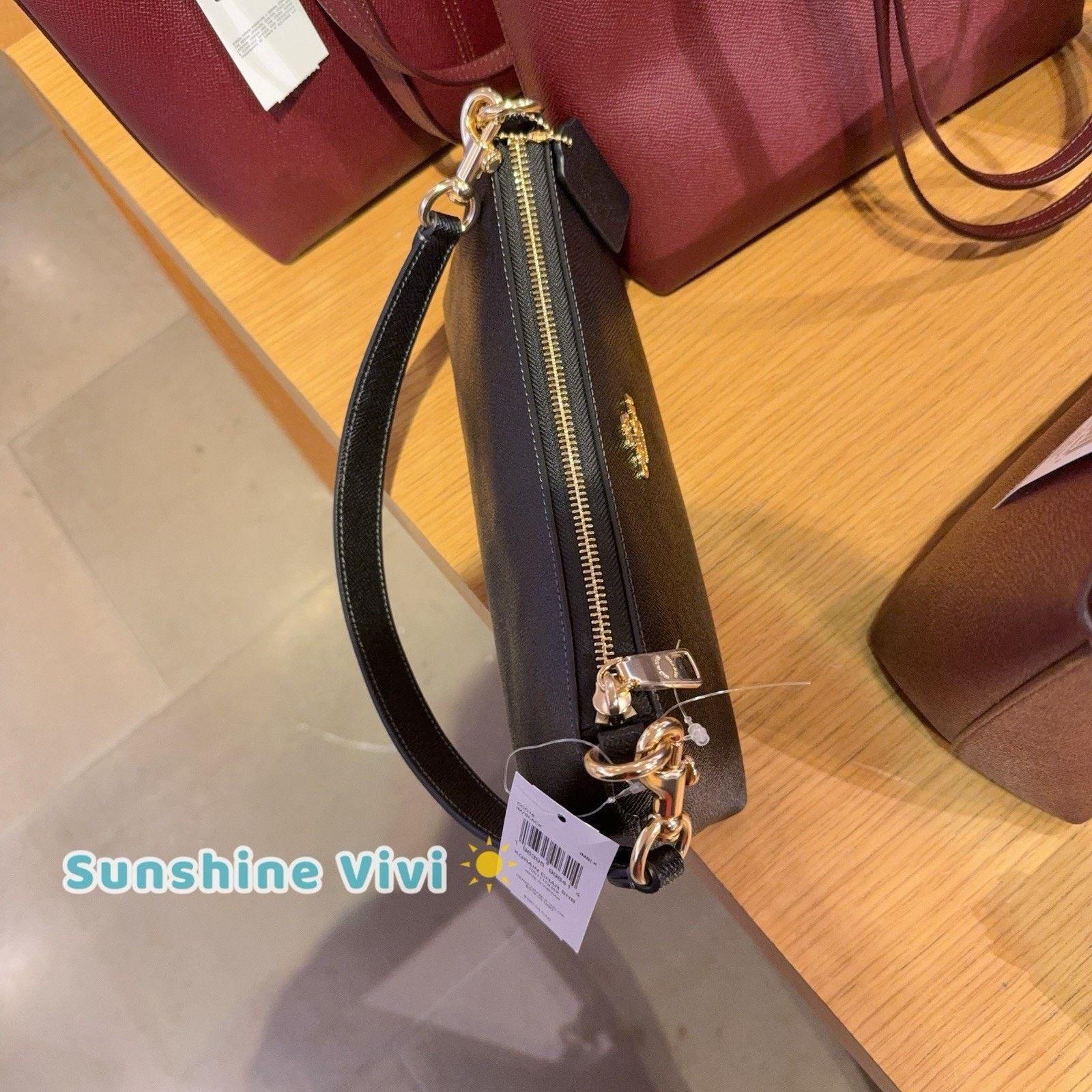Coach NWT Coach Charlotte Shoulder Bag Leather GOLD/Black CCO18 Size ONE SIZE - 7 Thumbnail