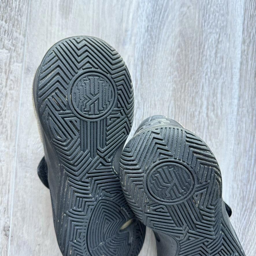 Nike NIKE • Kyrie Flytrap 3 "Black" (9.5M) Size US 9.5 / EU 42-43 - 12 Thumbnail