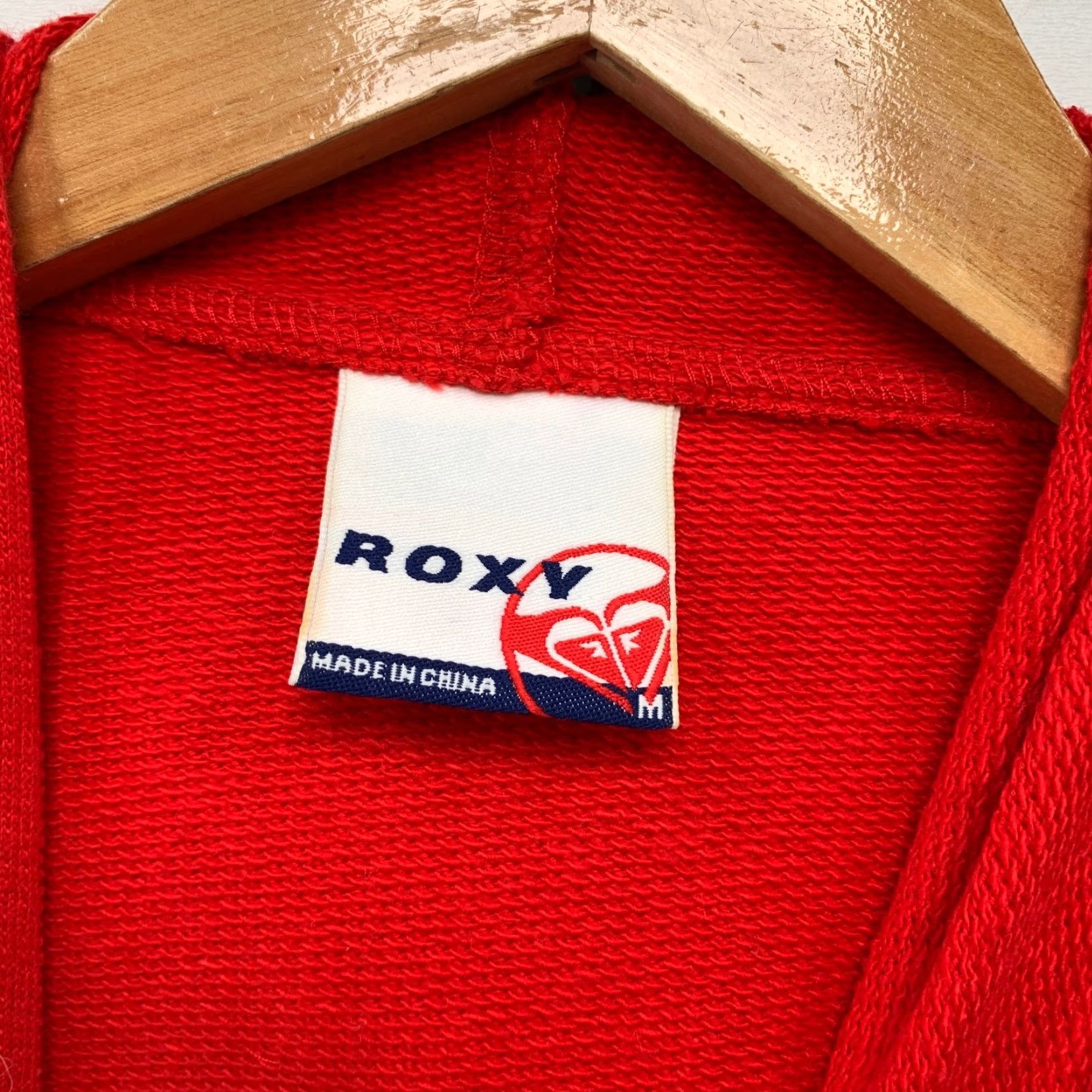 Vintage ROXY Hoodie Women Medium Red Surf Hooded Fleece Pullover Sweatshirt Size M / US 6-8 / IT 42-44 - 4 Thumbnail