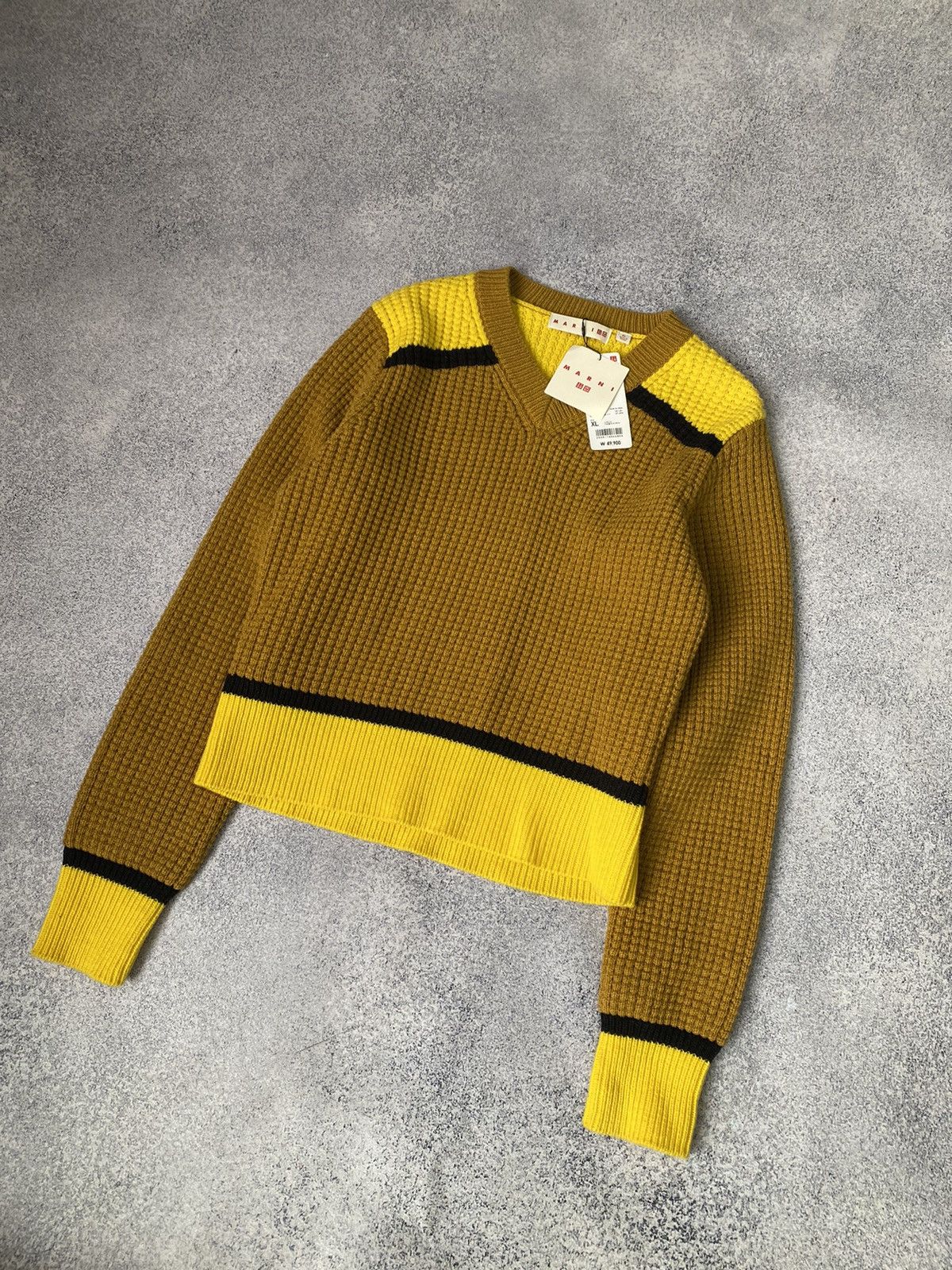 Marni × Uniqlo × Vintage FW22 Knitted Marni x Uniqlo Vneck Cropped Women’s Sweater Size XL / US 12-14 / IT 48-50 - 5 Thumbnail