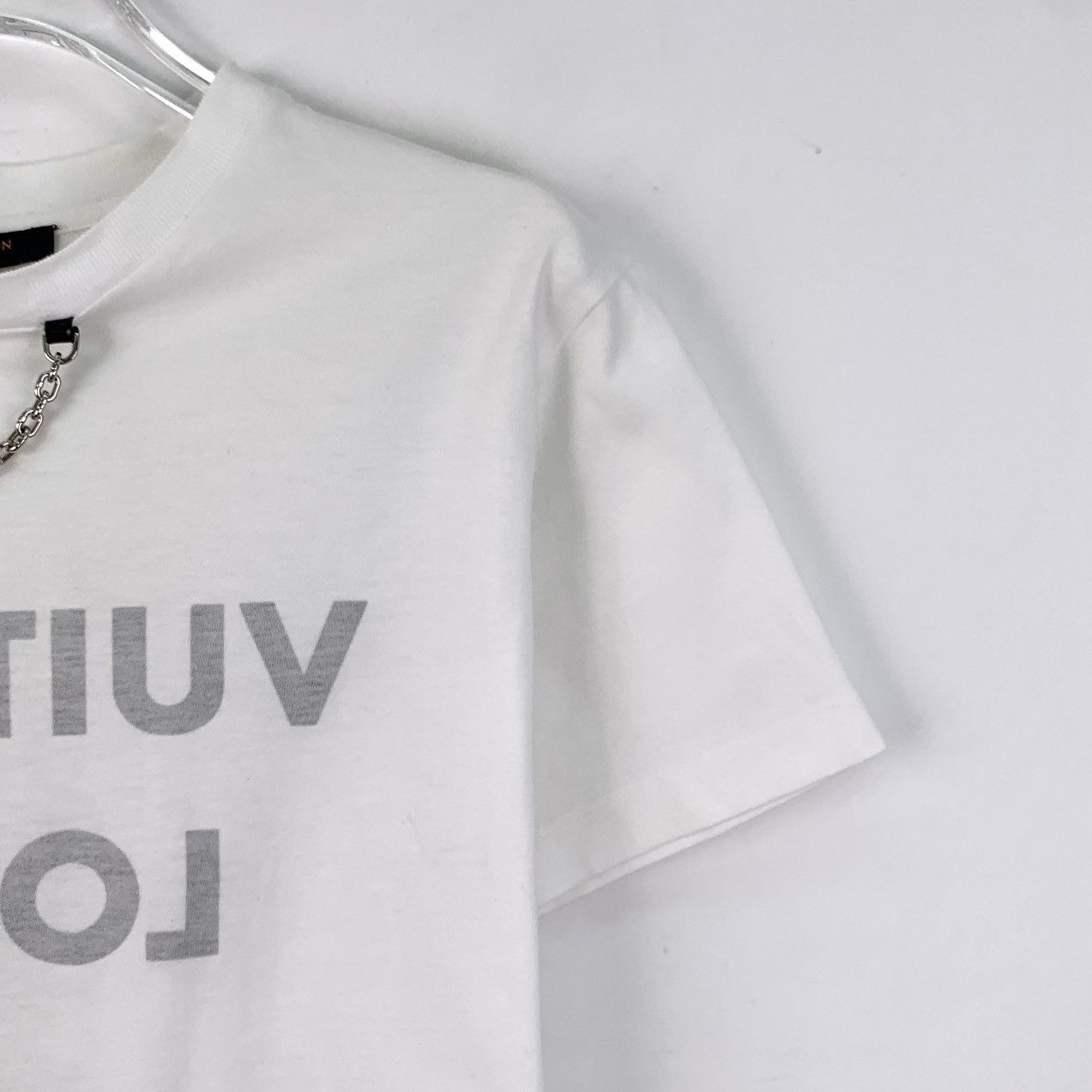 Louis Vuitton Louis Vuitton White Logo Letter Print Chain Cotton T-Shirt Size S / US 4 / IT 40 - 3 Thumbnail