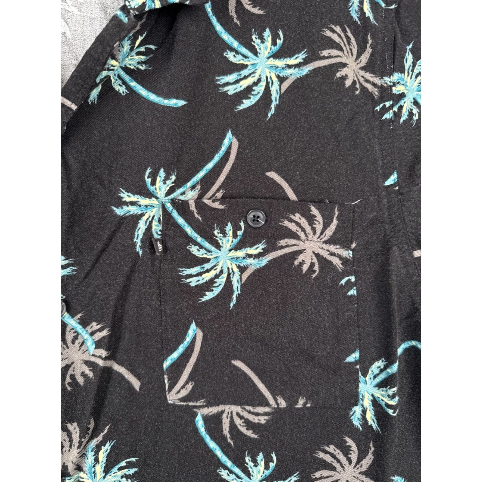 Junk Food Hollis River Shirt Men XL Black Rayon Palm Trees Button-Up Pocket Hawaiian Aloha Floral Short Sleeve Mens Size US XL / EU 56 / 4 - 6 Thumbnail