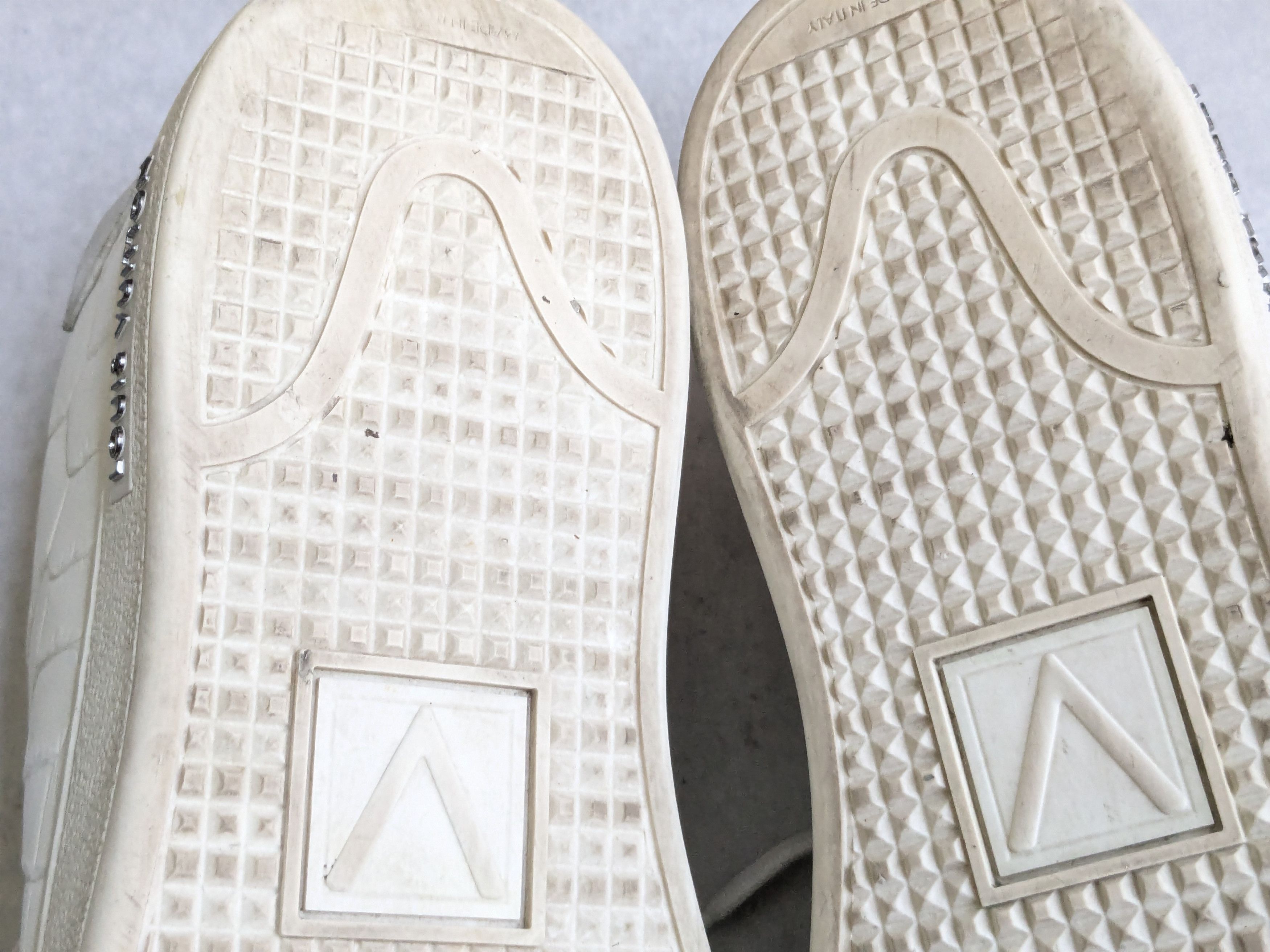Louis Vuitton Louis Vuitton Frontrow Sneakers White 9 Croc Low Tops Size US 9 / EU 42 - 15 Thumbnail