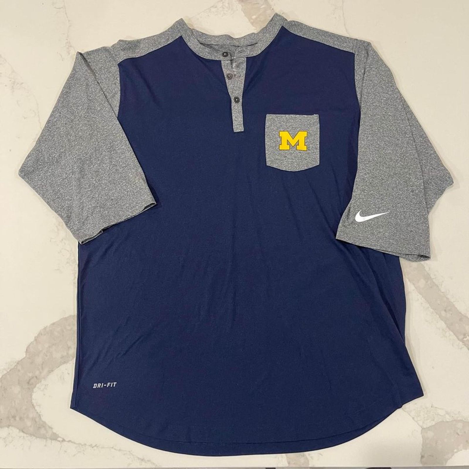 Nike Nike DriFit Henley 3/4Sleeve University Michigan Shirt MenXL Size US XL / EU 56 / 4 - 1 Thumbnail
