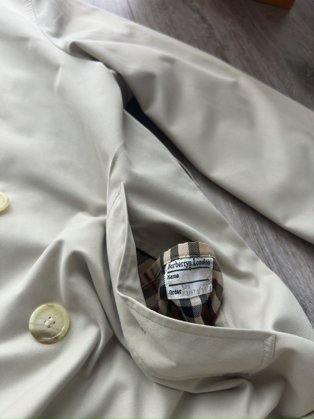 Burberry Vintage 90’s Burberry’s nova check men’s trench coat Size US L / EU 52-54 / 3 - 11 Thumbnail