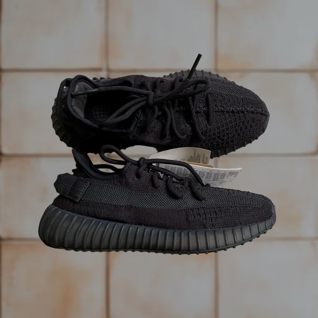 Adidas adidas Yeezy 350 V2 Black Sneakers Boost US 4.5 UK 4 EU 36 2/3 Men Size US 5 / EU 37 - 1 Thumbnail
