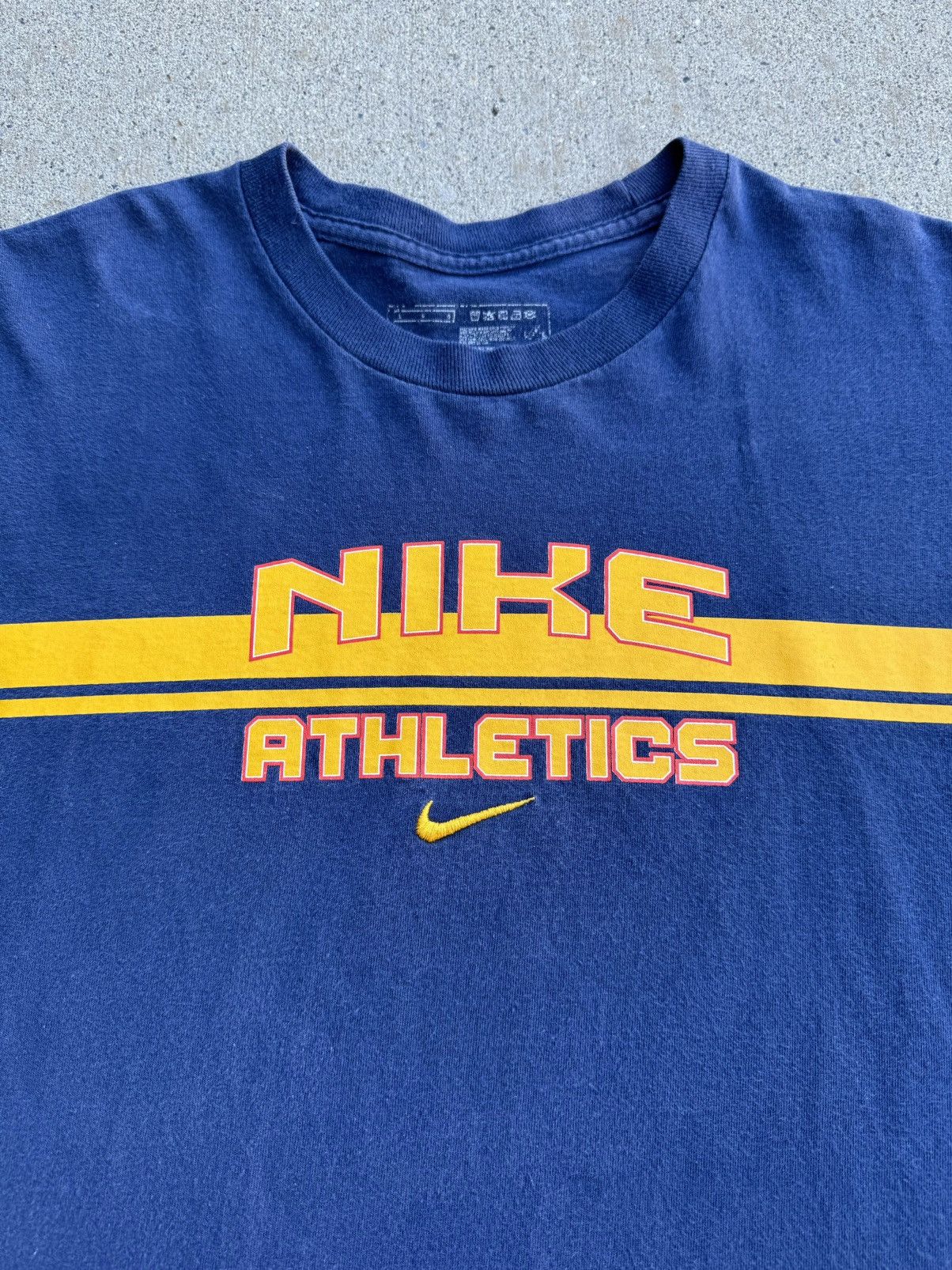 VINTAGE EMBROIDERED NIKE MINI SWOOSH TEE