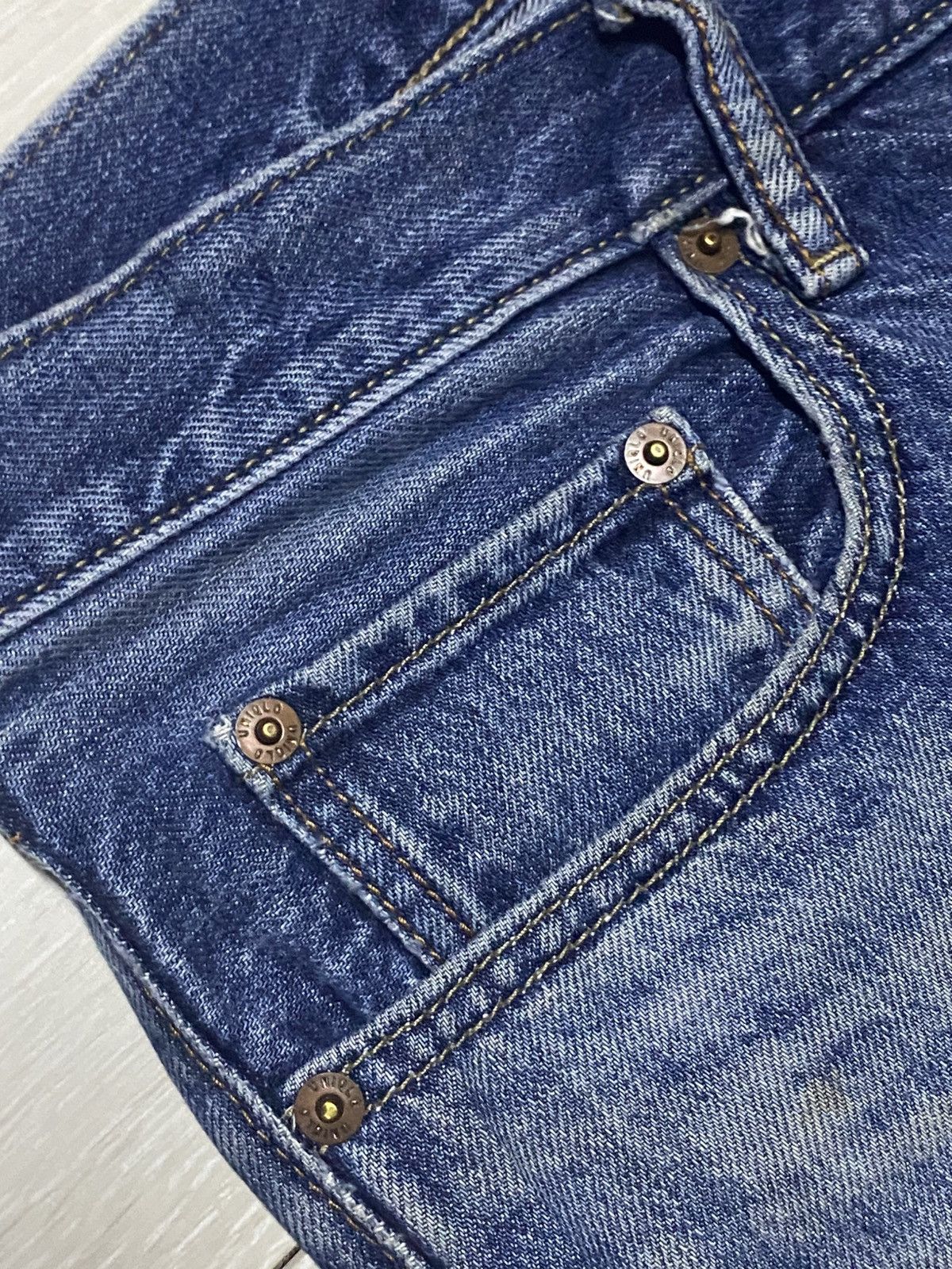 Uniqlo Vintage Uniqlo Faded Wash Distressed Loose Jeans Size US 35 - 7 Thumbnail