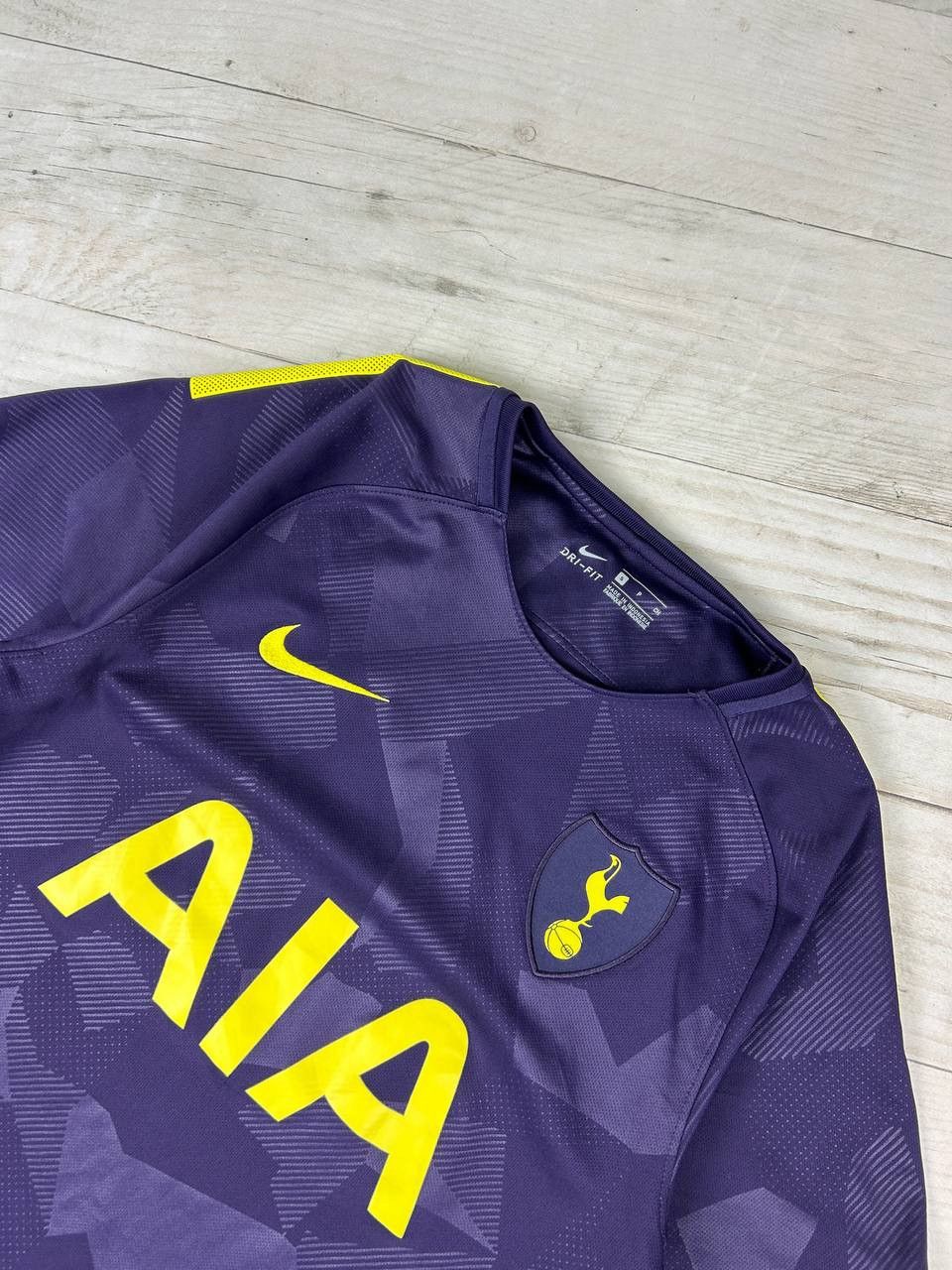Nike Nike Tottenham Hotspur 2017 2018 Third Shirt Soccer Jersey Size US S / EU 44-46 / 1 - 2 Thumbnail
