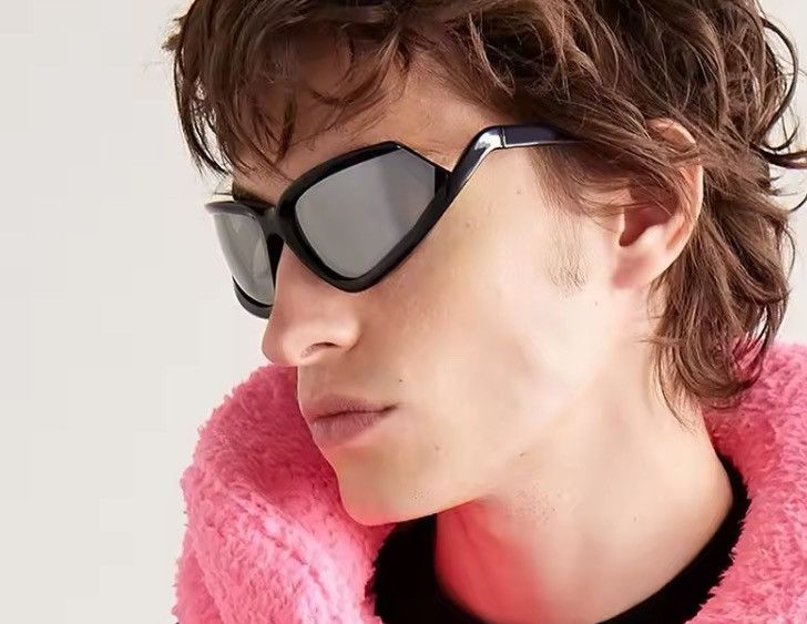 Japanese Brand Y2k Style Futuristic Black Sunglasses Unisex OS Size ONE SIZE - 2 Thumbnail