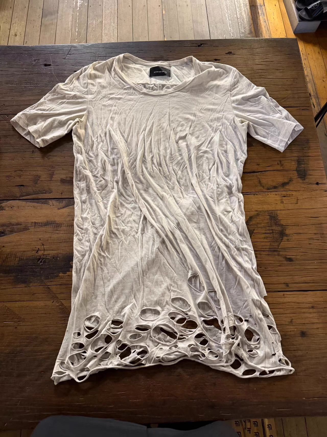 Diet Butcher Slim Skin Diet Butcher Slim Skin white distressed short‑sleeve top Ｑ25 Size US XS / EU 42 / 0 - 1 Thumbnail