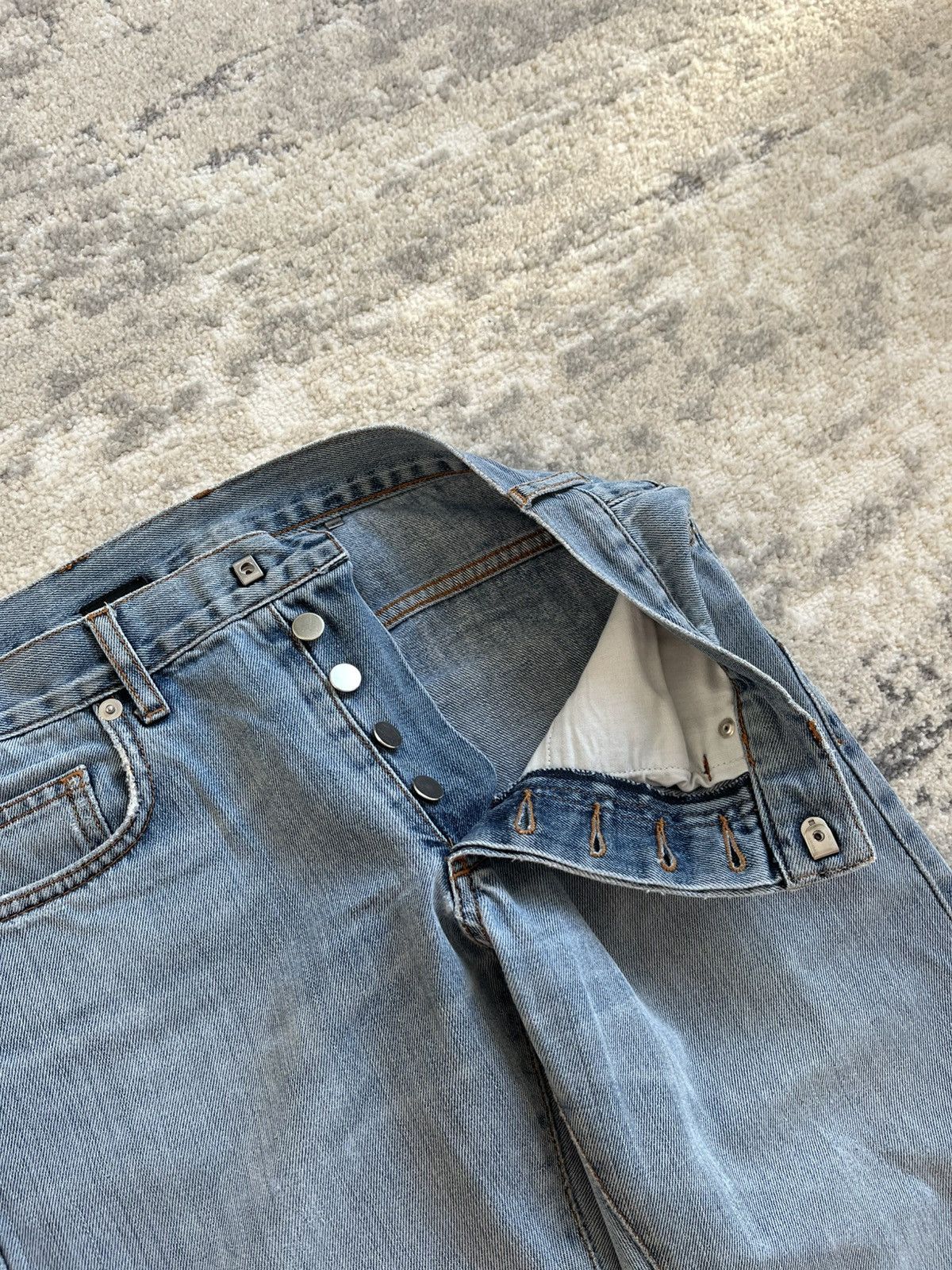 Dior dior homme ss12 light blue knee distressed denim Size US 27 - 5 Thumbnail