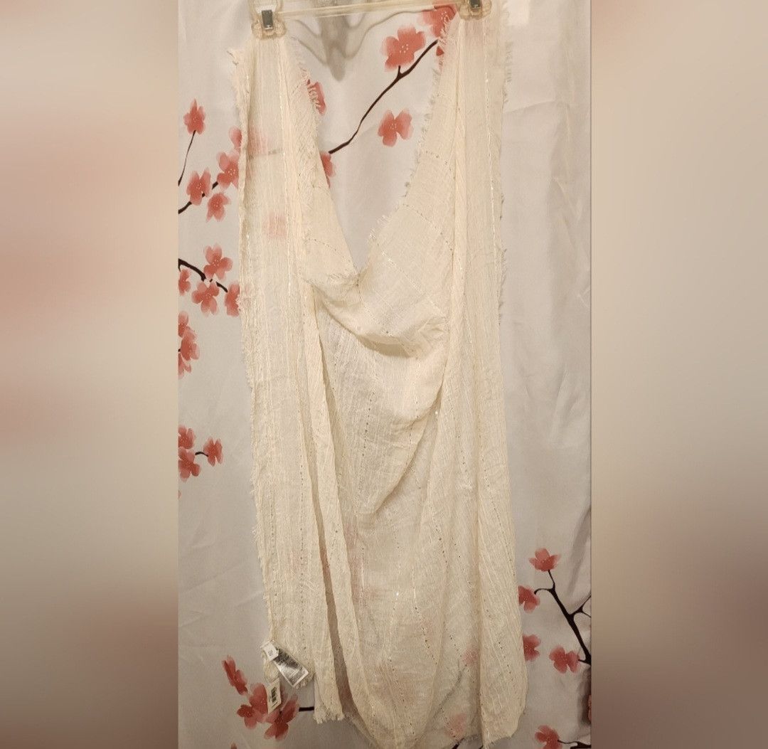 Gap NWT GAP Women's Off White Cream Silver Sequin Scarf 37X40" Size ONE SIZE - 5 Thumbnail