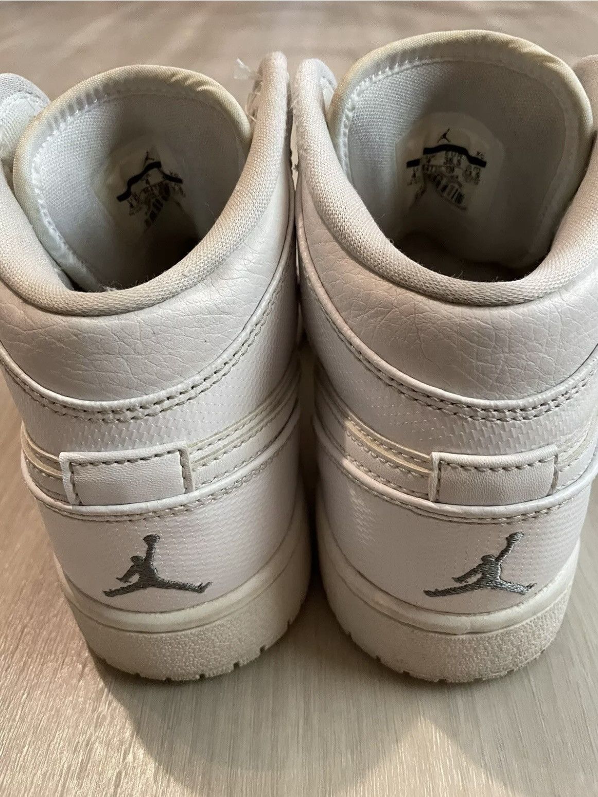 Jordan Brand × Nike Nike Air Jordan 1 Retro Mid GS White Cool Size 4.5Y Size US 6 / IT 36 - 6 Thumbnail