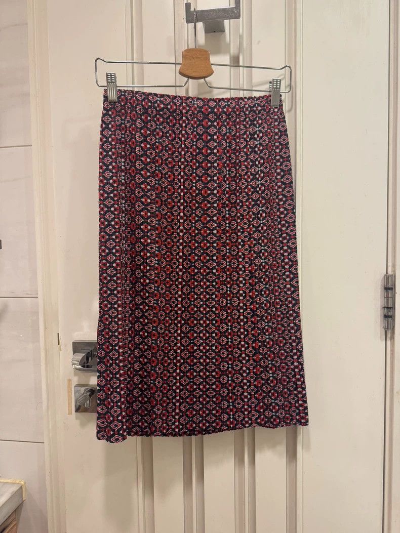 Issey Miyake Issey Miyake size:5 Red pleated skirt Size 42" / US 20 - 1 Thumbnail