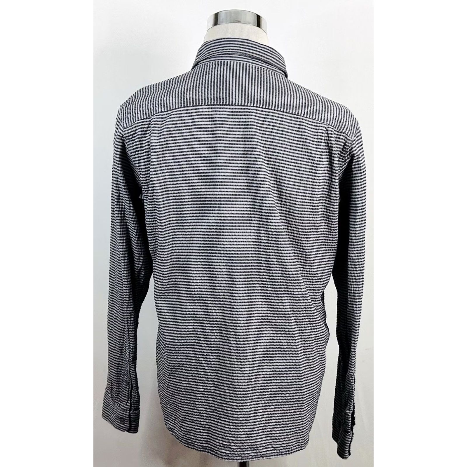 Mountain Hardwear Mountain Hardwear Button-Front Shirt L Gray Seersucker Outdoor Cotton Striped Puckered Long Sleeve Mens Size US L / EU 52-54 / 3 - 5 Thumbnail