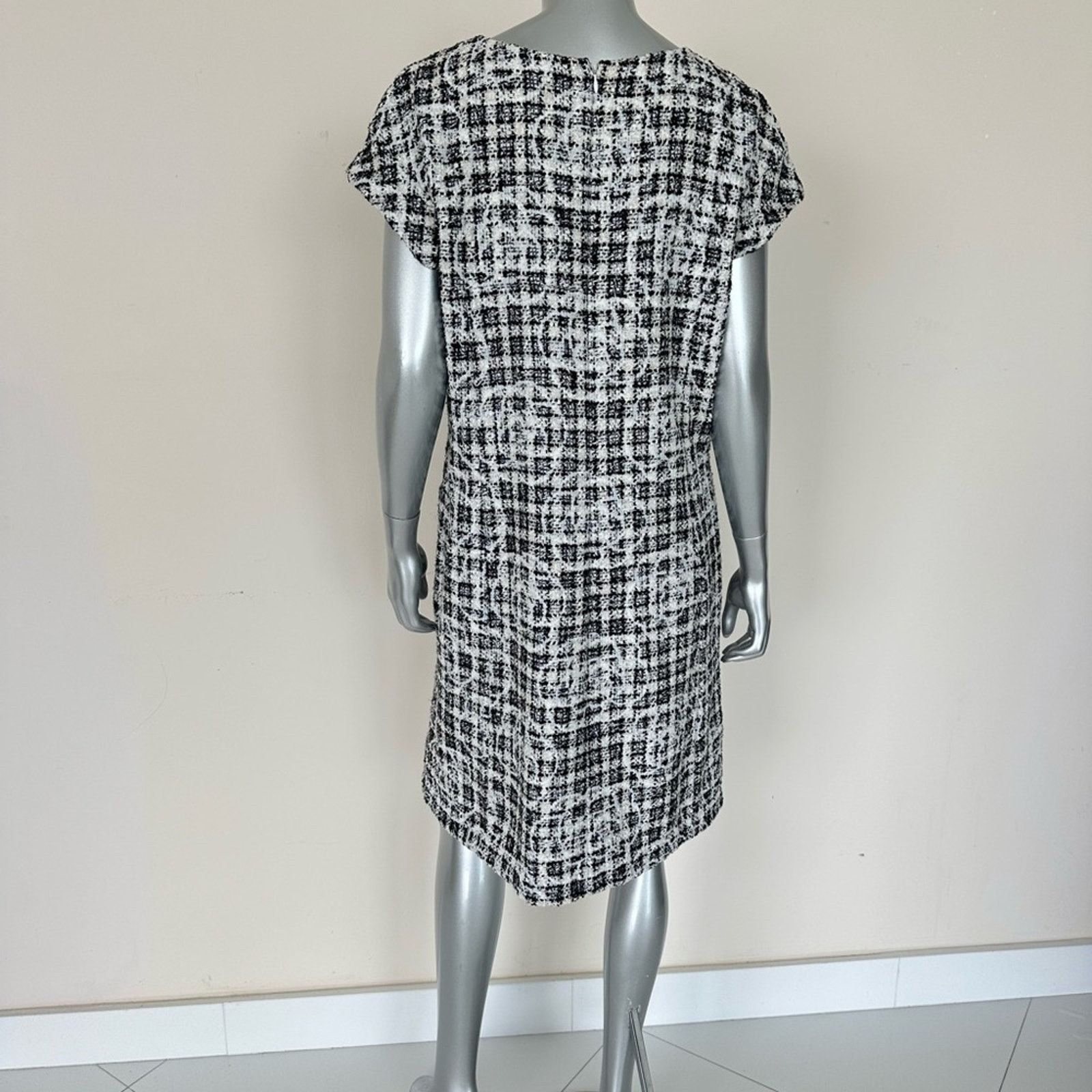 Chanel CHANEL women tweed dress 42FR or 10US Authentic Retail 2750$ Size L / US 10 / IT 46 - 4 Thumbnail