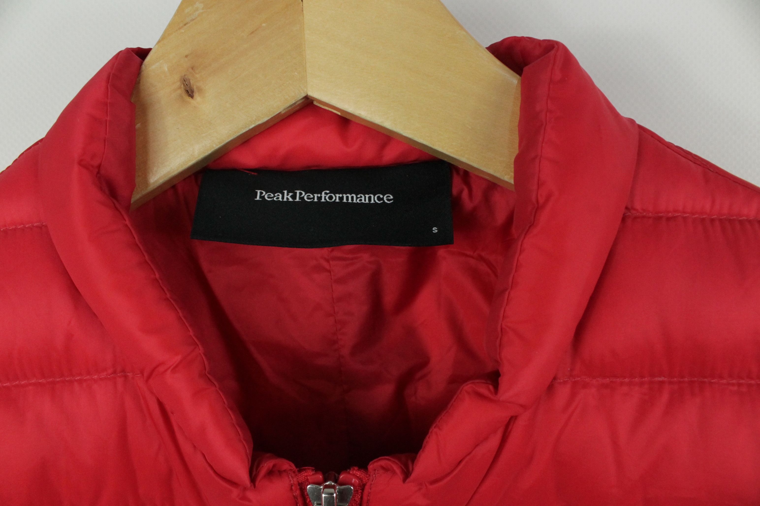 Peak Performance PEAK PERFORMANCE Red Bonnie Down Puffer Jacket Size S / US 4 / IT 40 - 3 Thumbnail