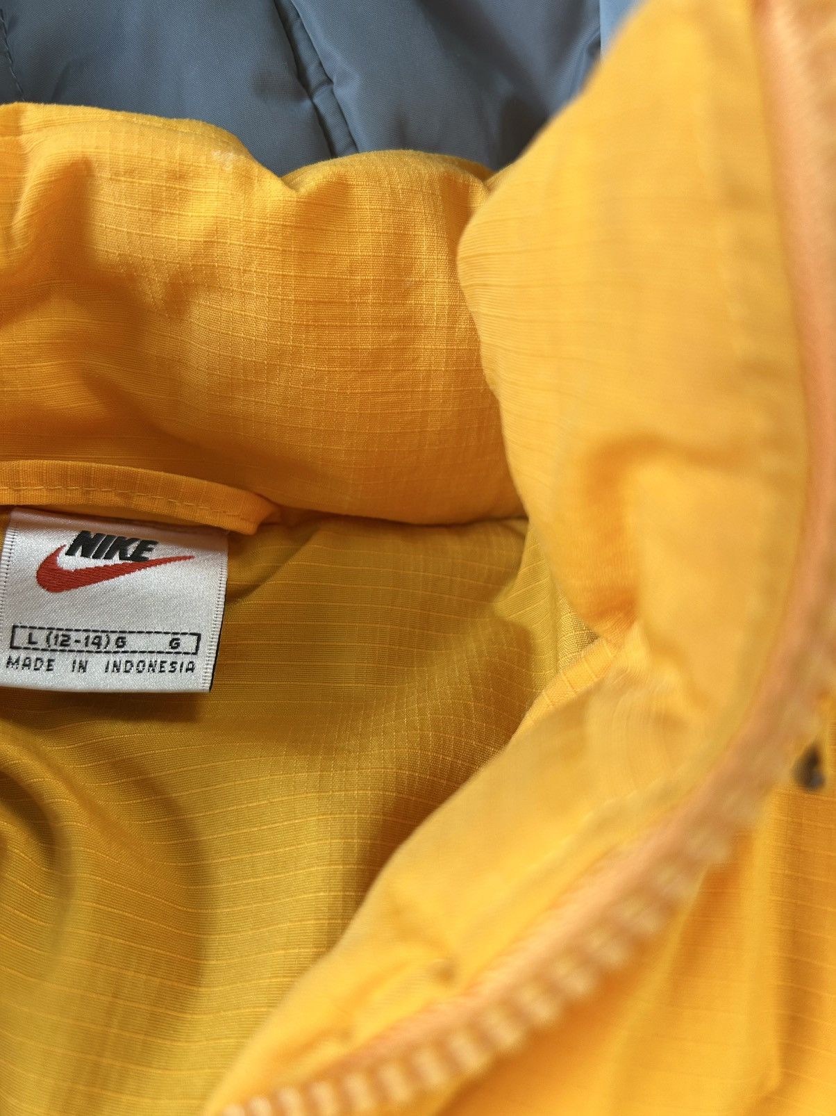 Nike × Vintage Nike vintage puffer jacket big logo 90s orange Size US L / EU 52-54 / 3 - 8 Thumbnail