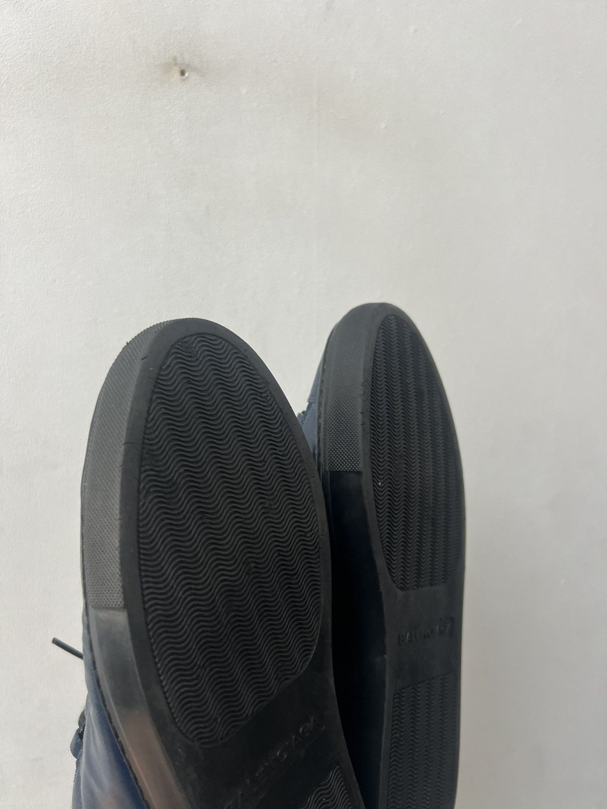 Balenciaga Balenciaga Arena Low Navy Blue Cracked Leather Sneakers Size US 8 / EU 41 - 14 Thumbnail